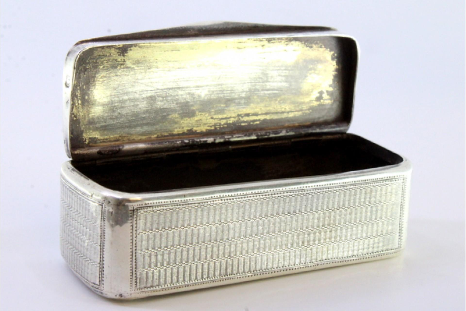 19th Century Snuff box in guilloche silver with monogram card and hinged lid For Sale