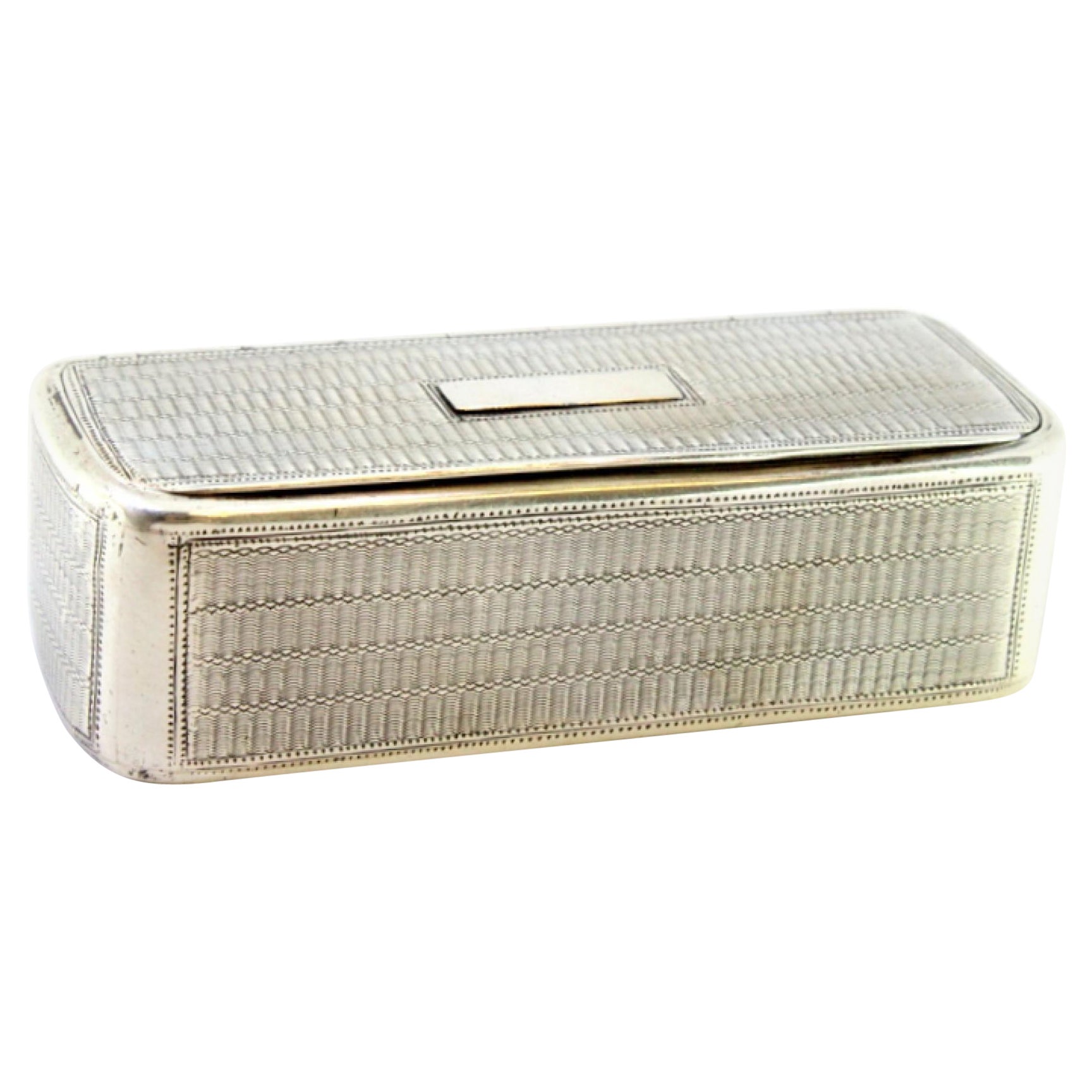 Snuff box in guilloche silver with monogram card and hinged lid