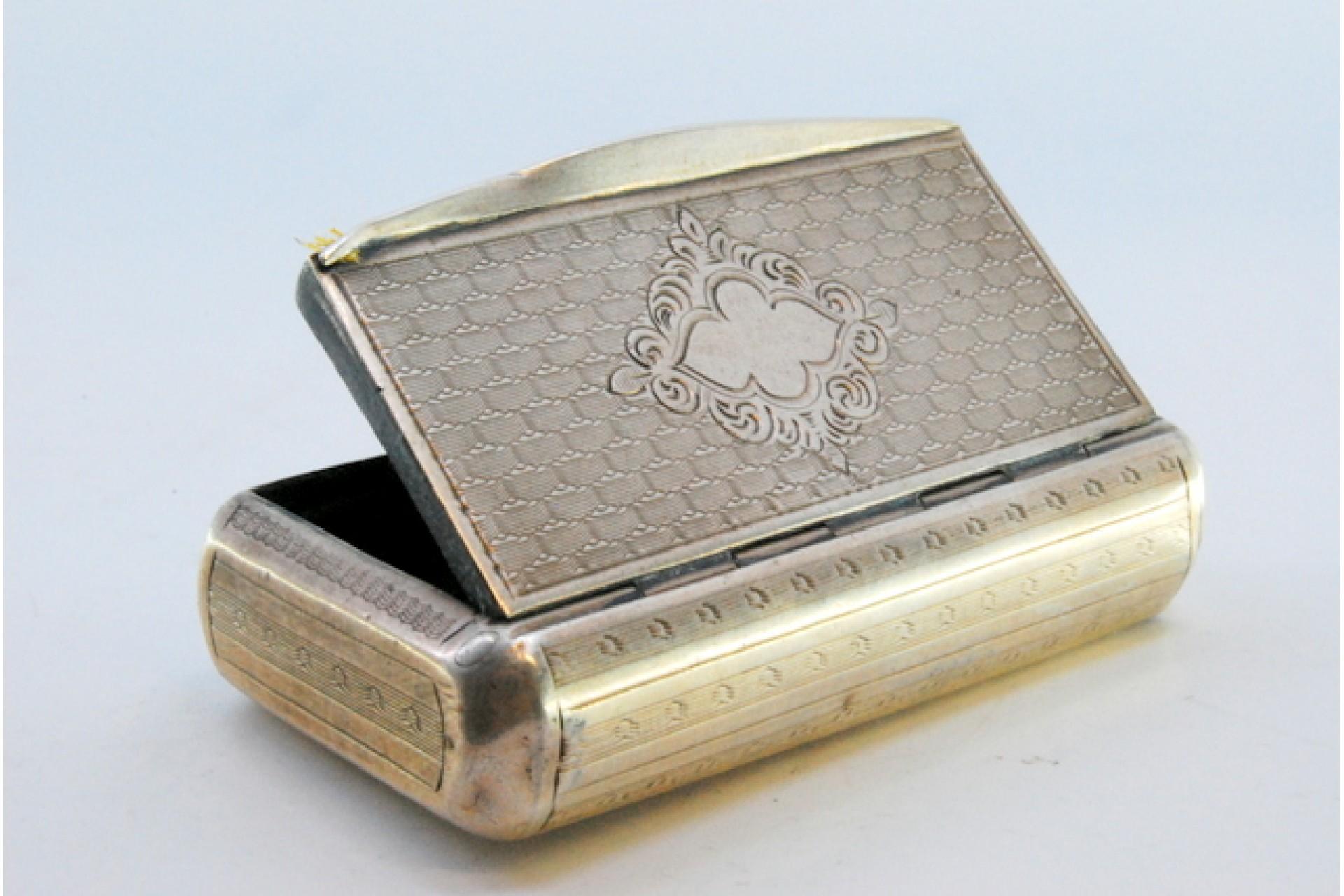 European Snuff box in guilloche silver with monogram card For Sale