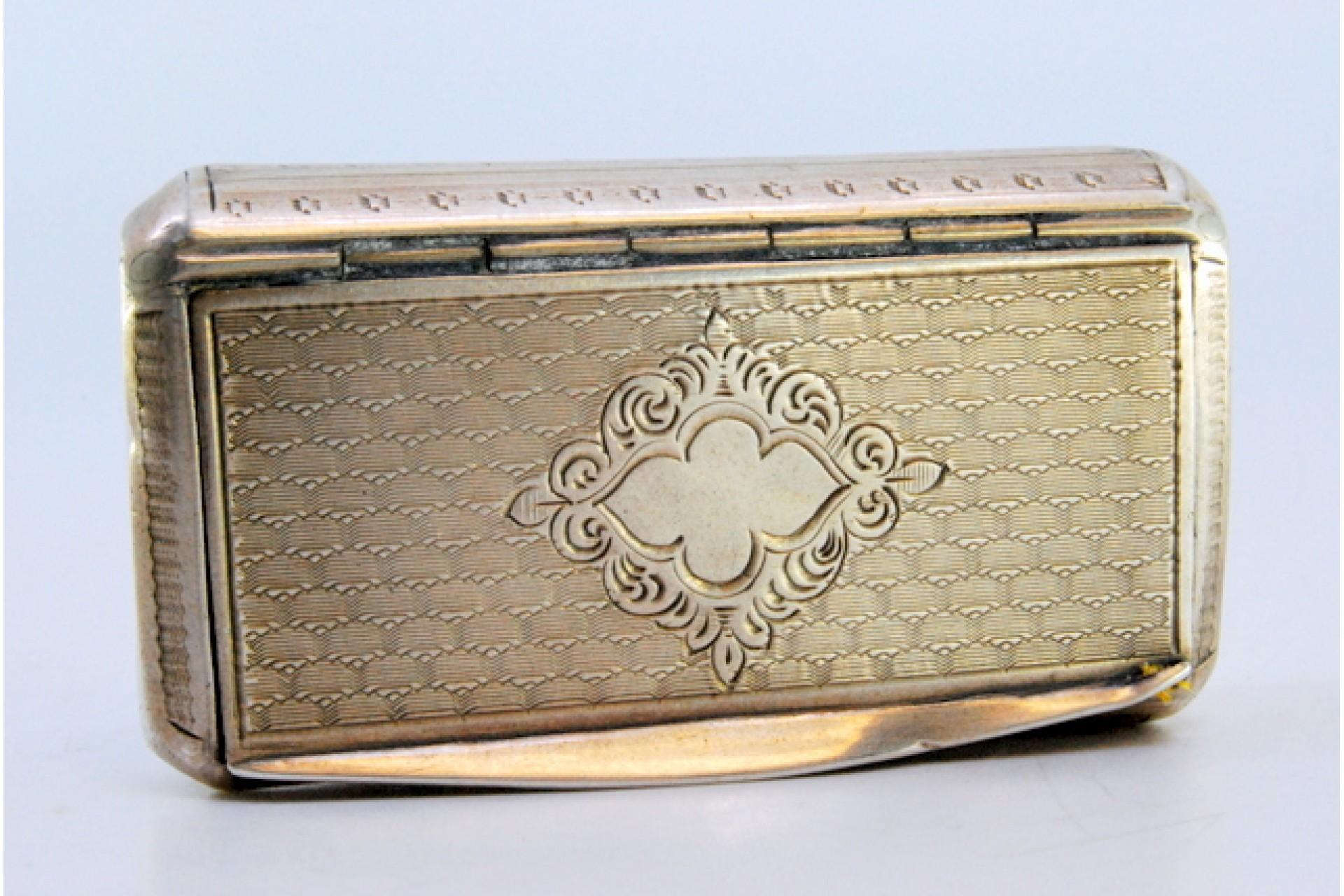 Snuff box in guilloche silver with monogram card For Sale 1