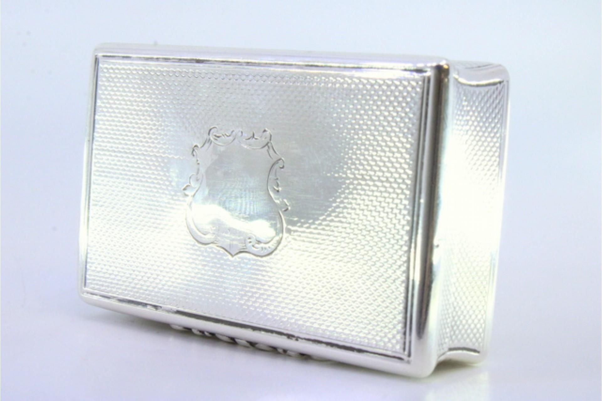 Silver Snuff box in guilloche silver with monogram plaque and opening application For Sale
