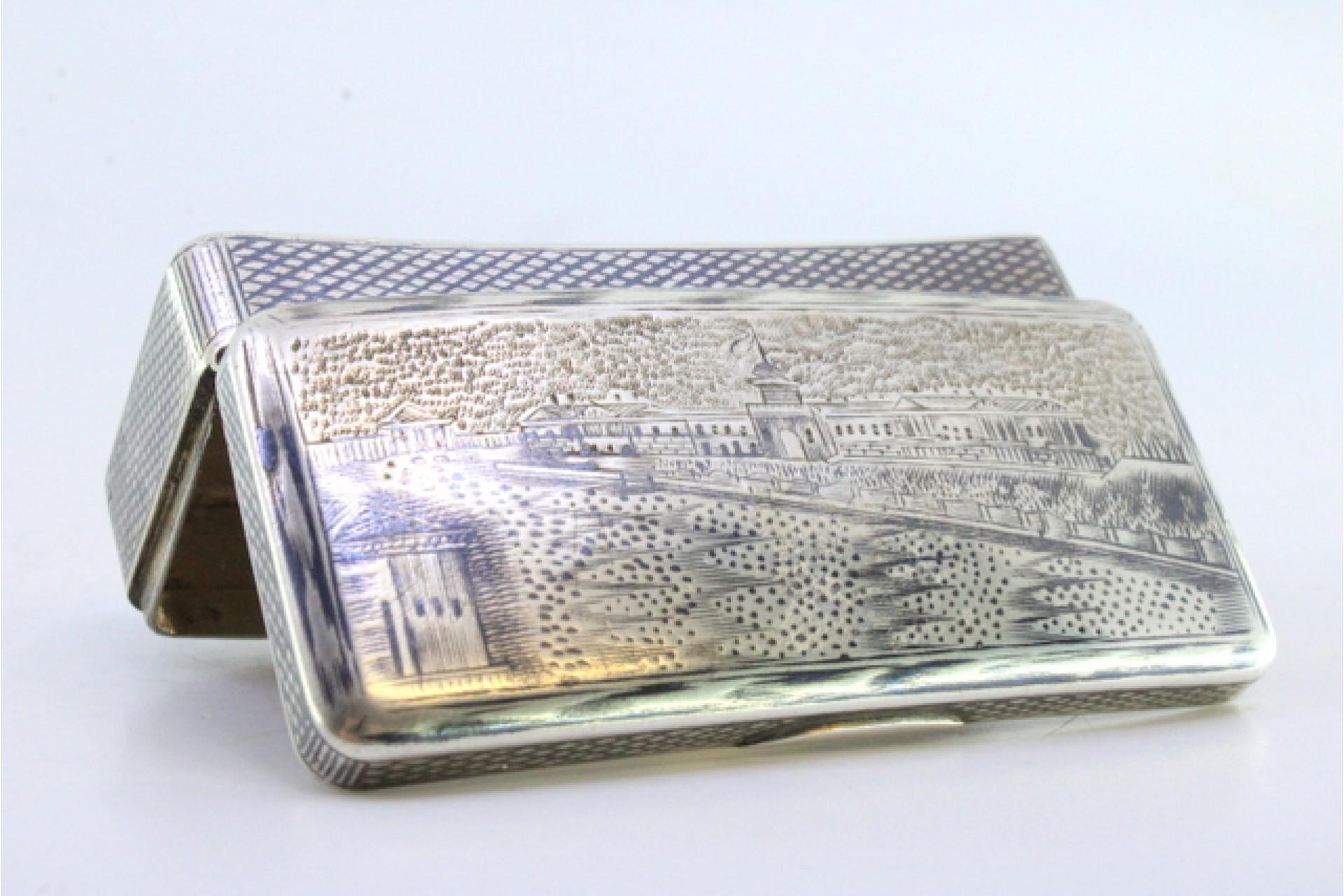 Snuff box in nickel silver in Russian style with gilded interior and hinged lid im Angebot 1