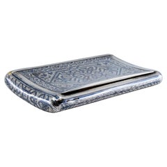 Snuff box in nickel silver with geometric motifs, gold interior and hinged lid