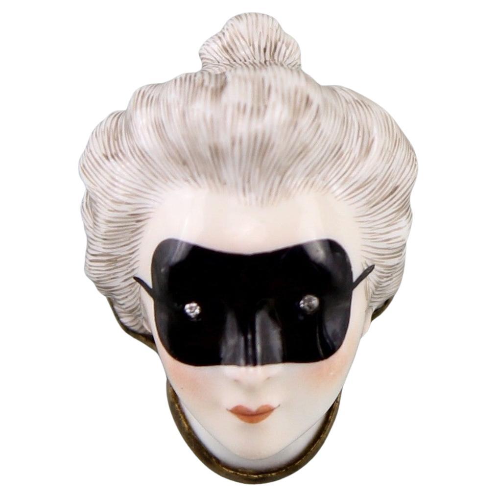Caja de rapé en forma de Columbina, con ojos de diamante. Gouyn C1754.