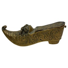 Snuff box in the shape of a shoe, France, 19th century
