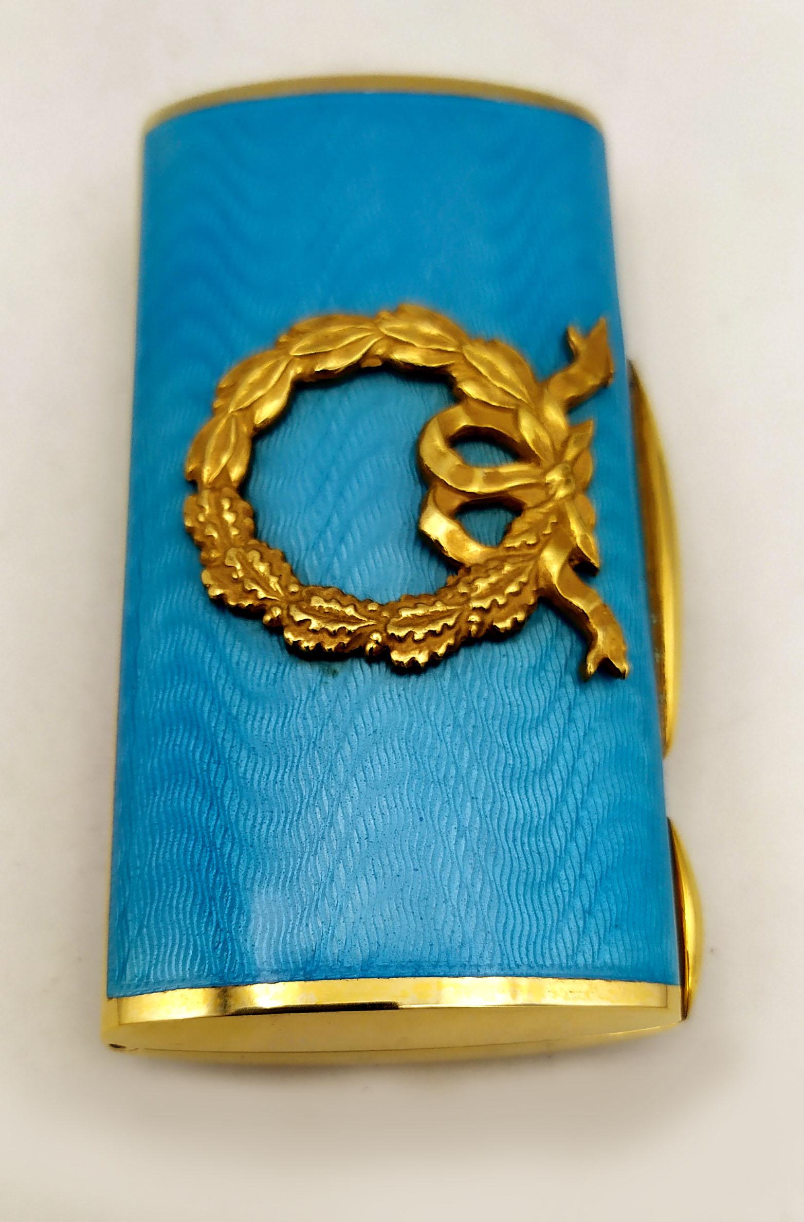 Argent sterling Tabatière ornée d'un bleu clair en relief en argent sterling de style Empire Salimbeni en vente