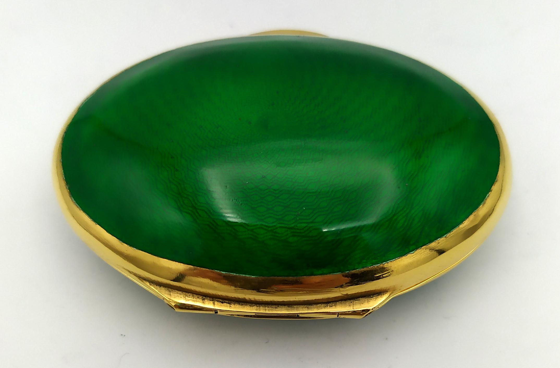 Oval curved snuff-box in 925/1000 sterling silver gold-plated with translucent fired enamels on guilloché, above and below. Modern contemporary style. Size cm. 4.5 x 6.5 x 2.3. Weight gr. 75 - Designed by Franco Salimbeni and produced in Florence at