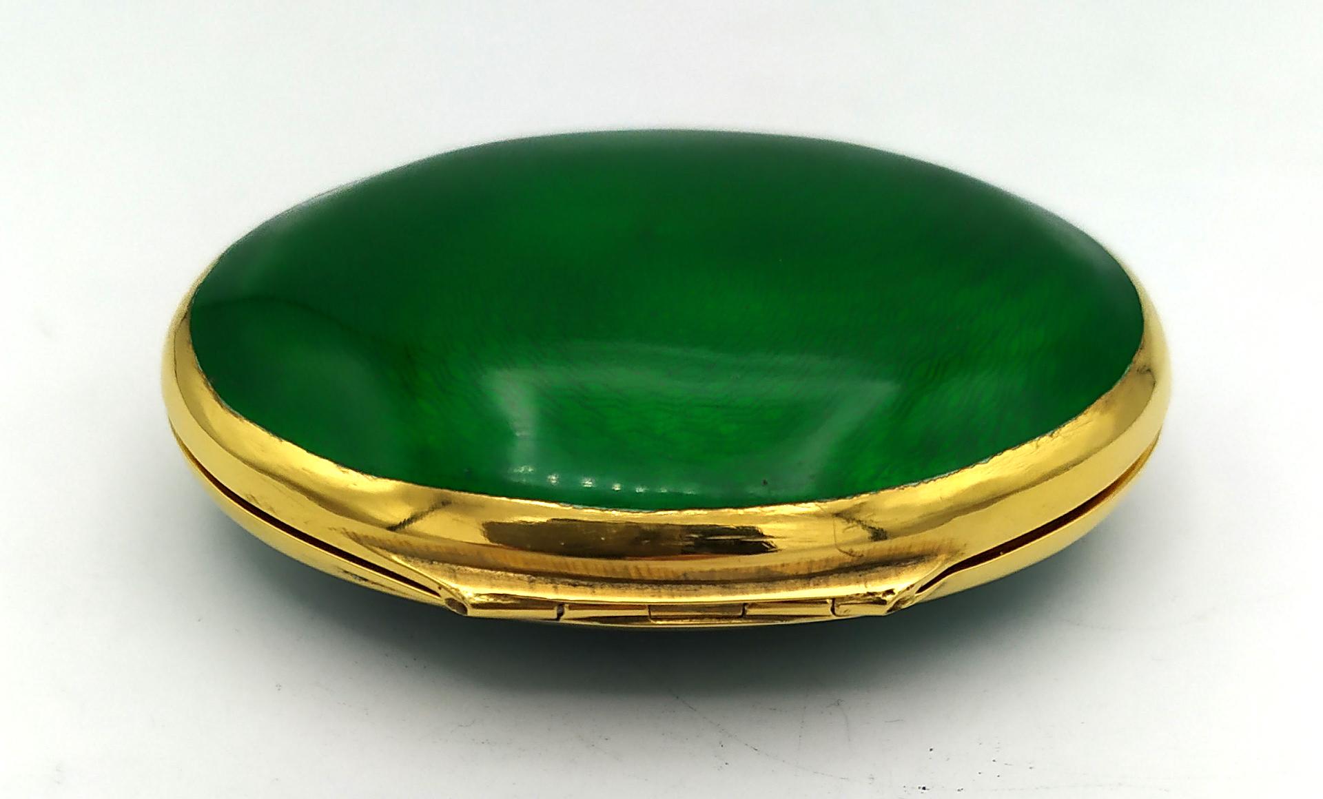 Italian Snuff Box  Oval curved Green Enamel Guilloche Salimbeni For Sale