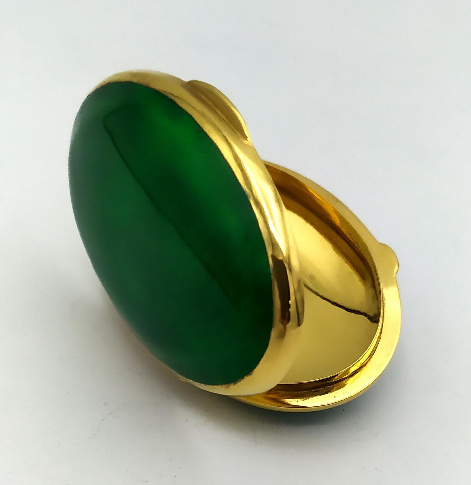 Hand-Carved Snuff Box  Oval curved Green Enamel Guilloche Salimbeni For Sale