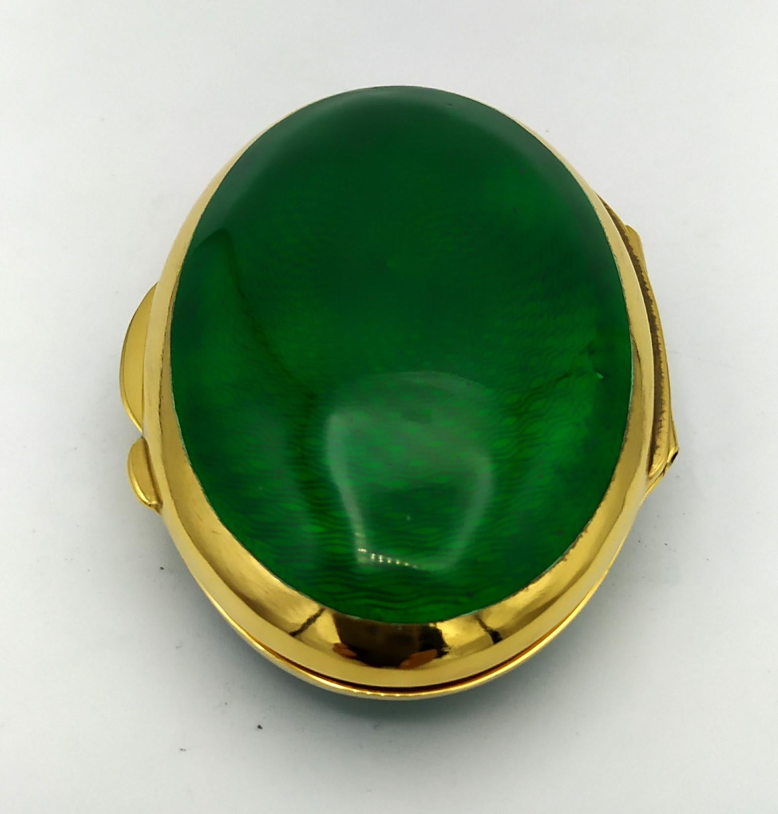 Snuff Box  Oval curved Green Enamel Guilloche Salimbeni In Excellent Condition For Sale In Firenze, FI