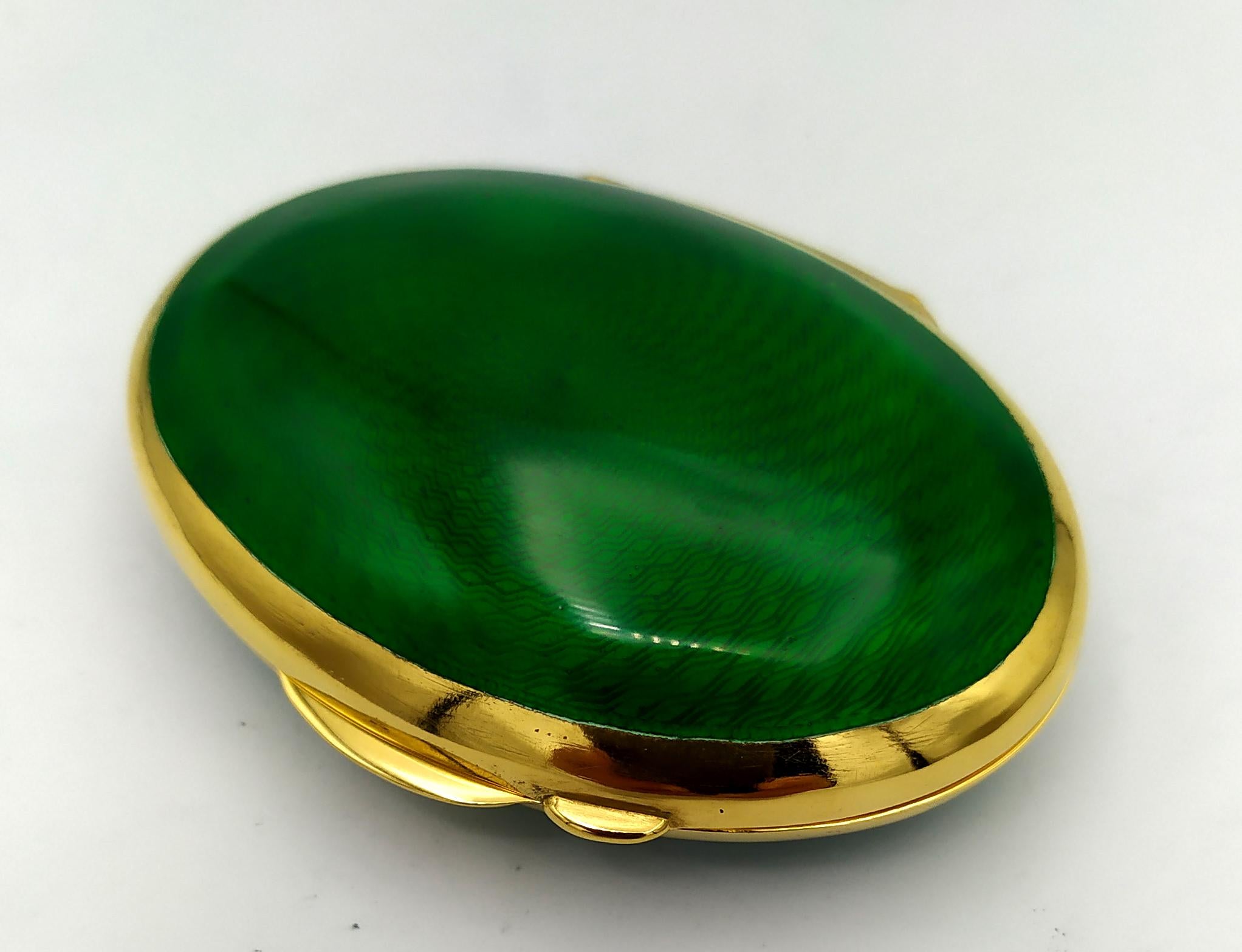 Contemporary Snuff Box  Oval curved Green Enamel Guilloche Salimbeni For Sale