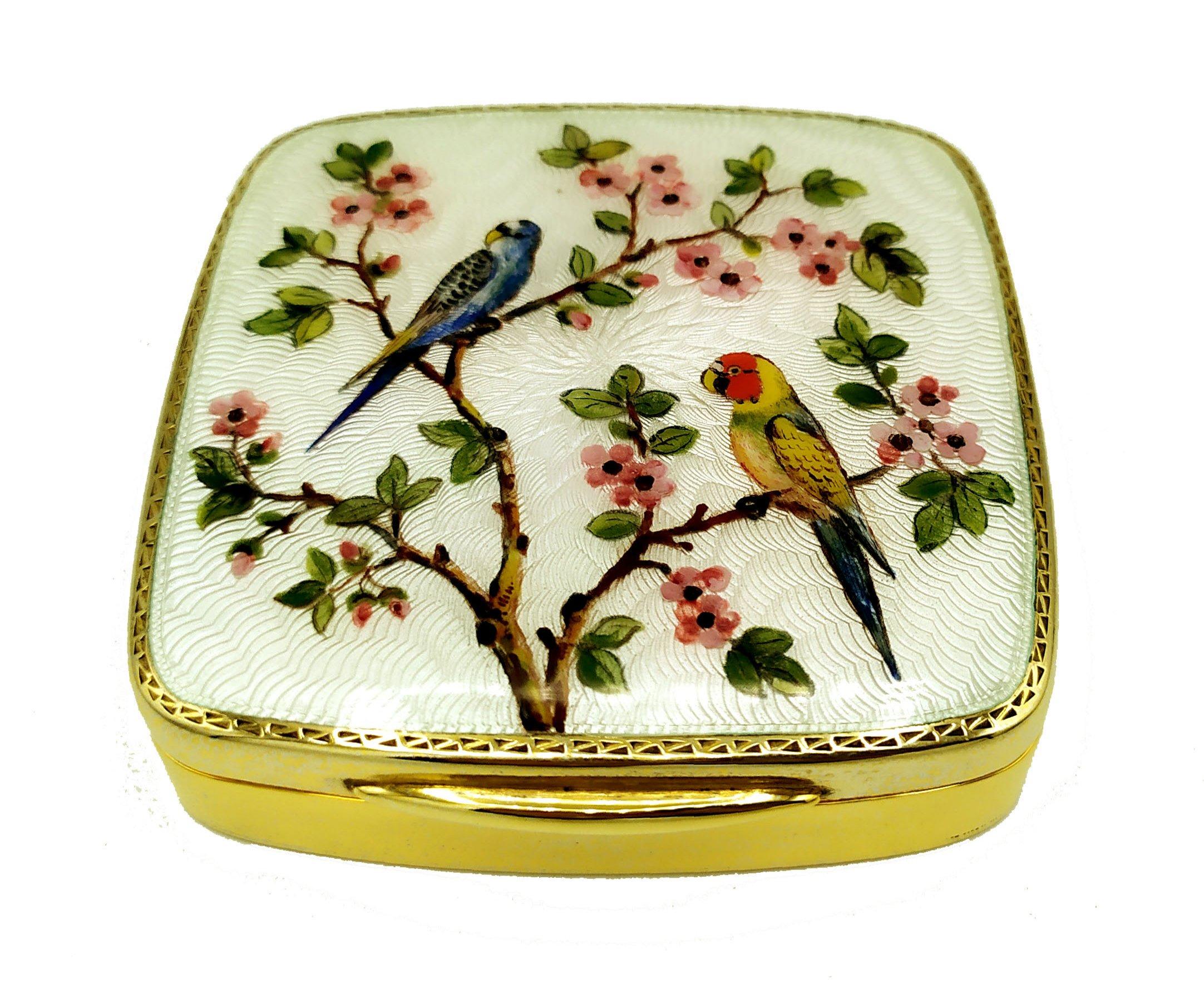 Square snuff box with rounded sides in 925/1000 sterling silver gold plated with translucent fired enamel on guillochè and hand painted miniature parrotlets on flowering branches. Art Nouveau style early 1900s. Measure cm. 7.5 x 7.5 x 1.8. Weight