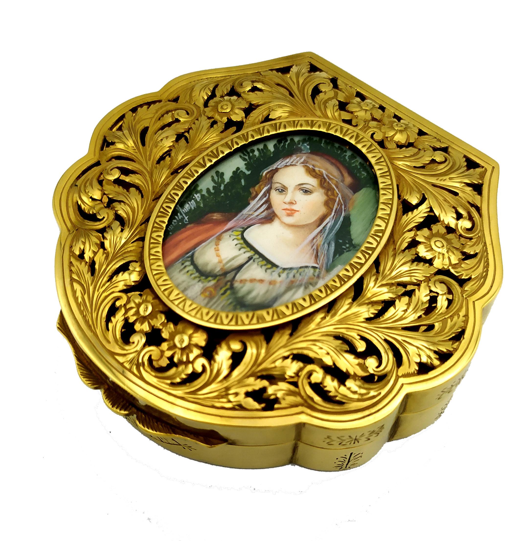 Italian Snuff box perforated, embossed and hand-engraved lid and miniature Salimbeni For Sale
