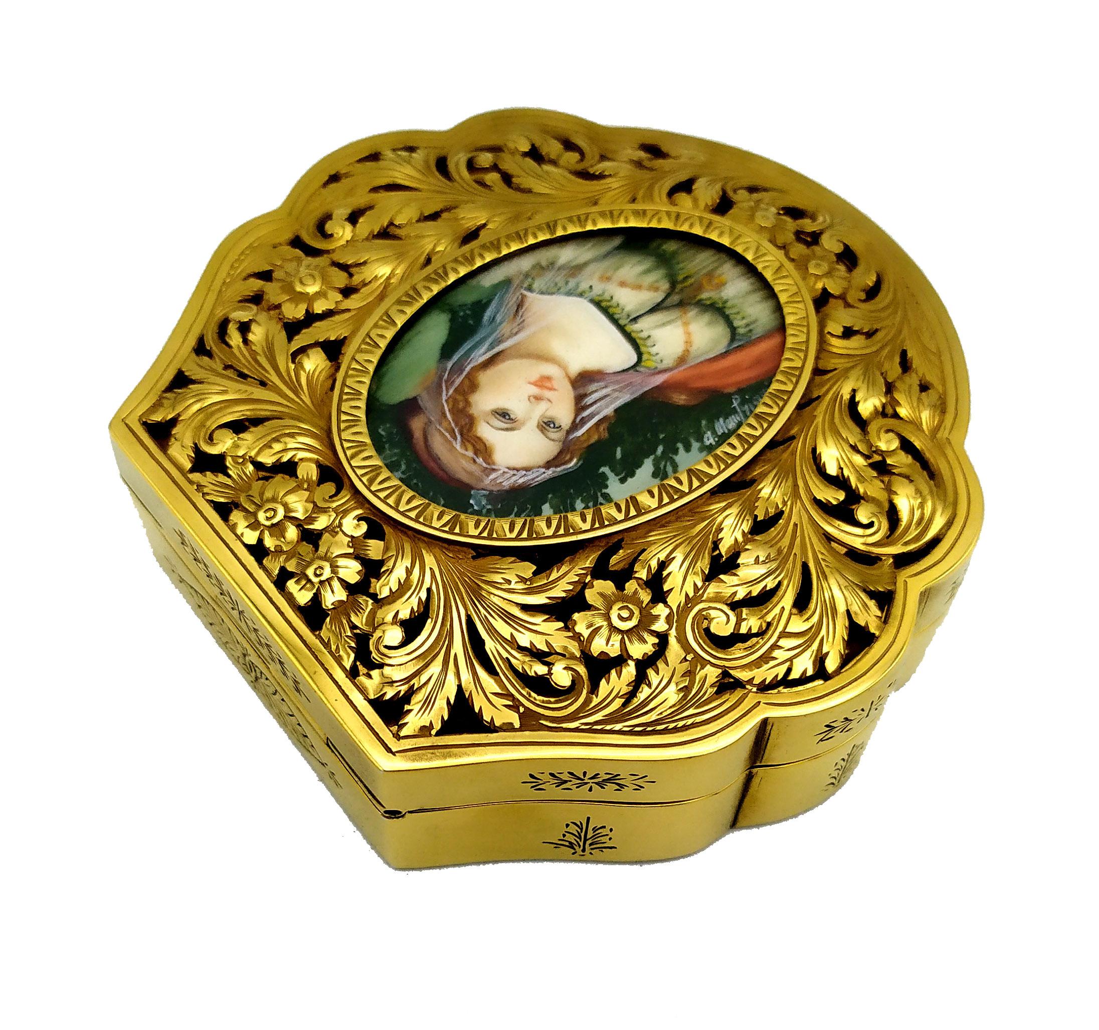 Snuff box perforated, embossed and hand-engraved lid and miniature Salimbeni In Excellent Condition For Sale In Firenze, FI
