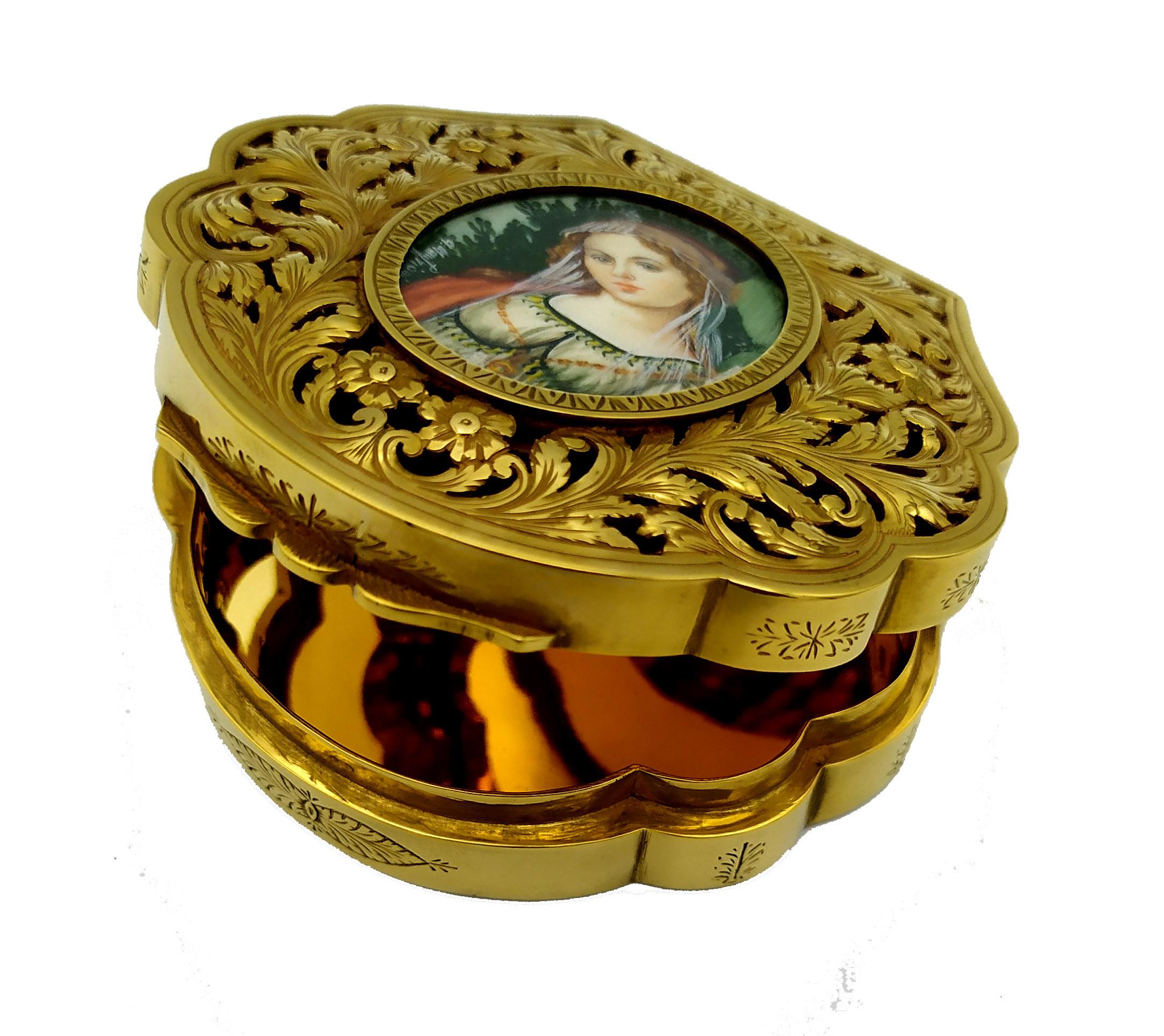 Late 20th Century Snuff box perforated, embossed and hand-engraved lid and miniature Salimbeni For Sale