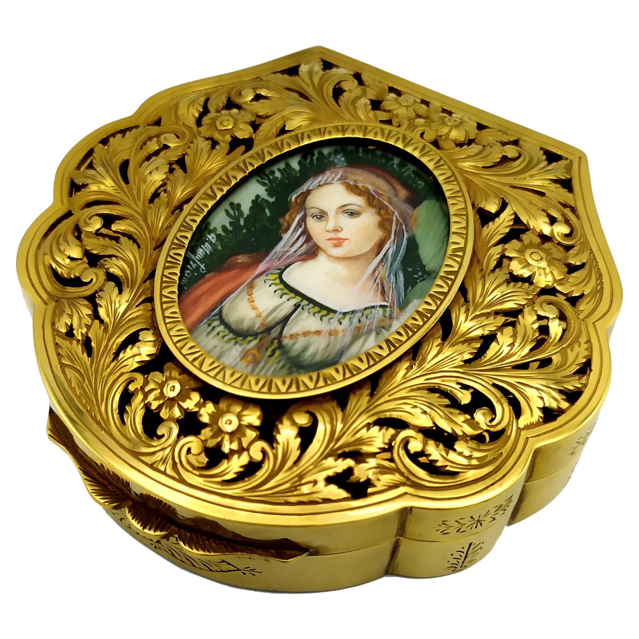 Snuff box perforated, embossed and hand-engraved lid and miniature Salimbeni For Sale