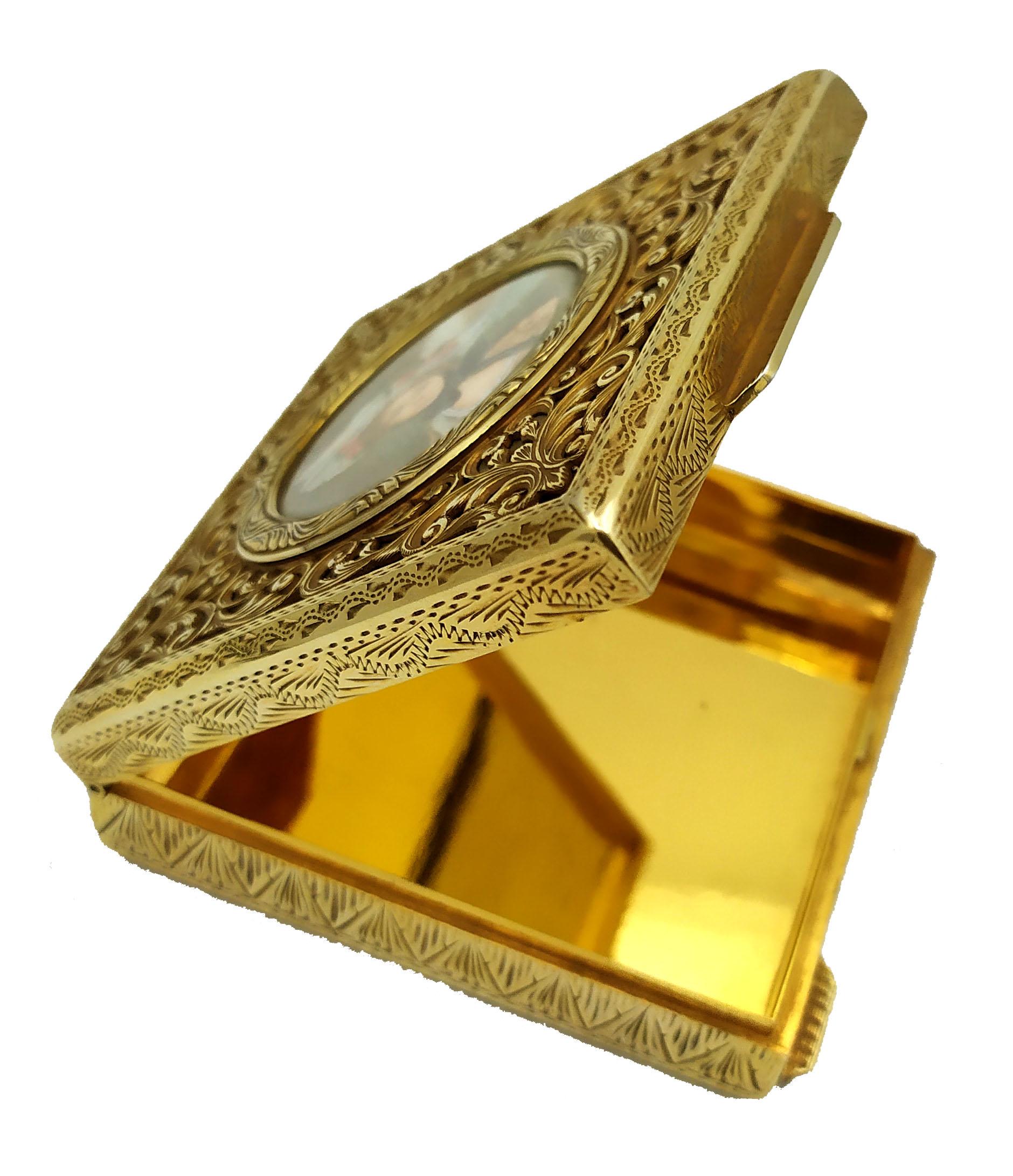 Snuff Box Perforated Lid, Embossed and Engraved Miniature Salimbeni For Sale 2