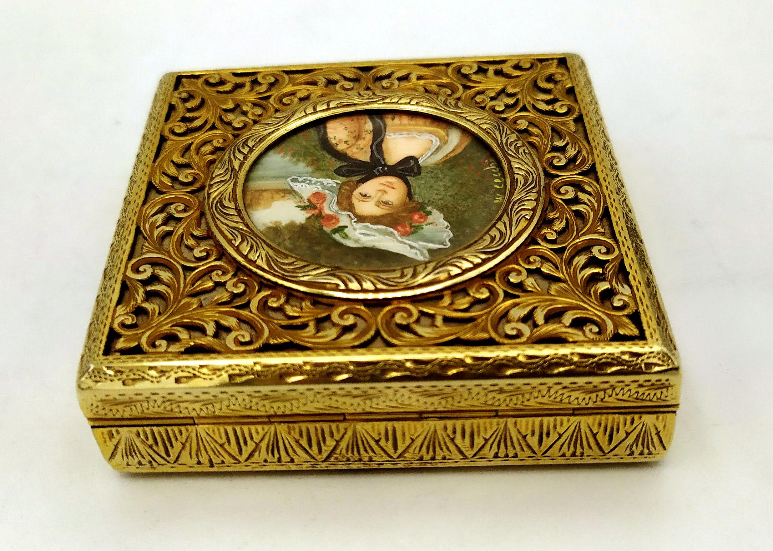 Snuff Box Perforated Lid, Embossed and Engraved Miniature Salimbeni In Excellent Condition For Sale In Firenze, FI