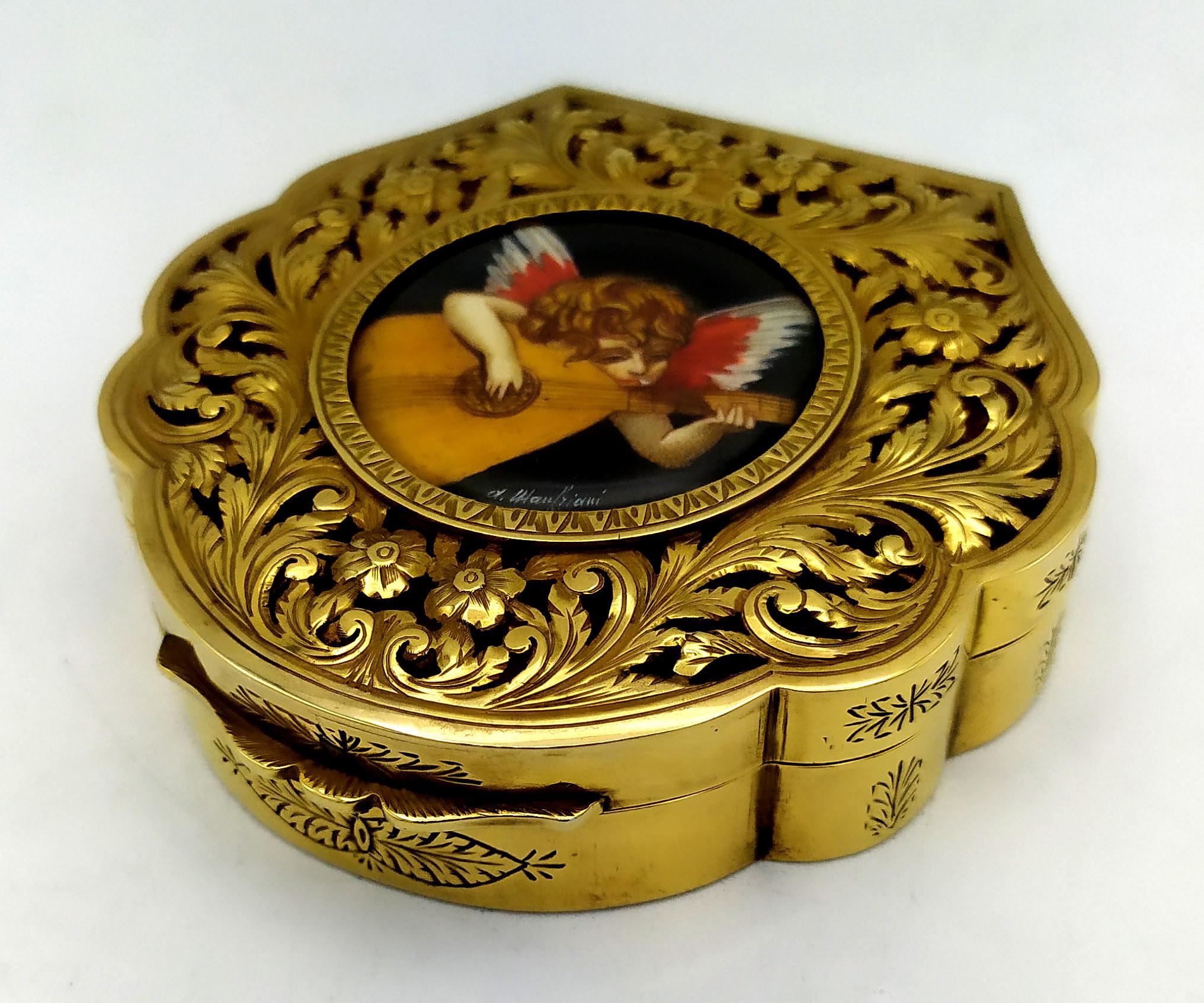 Hand-Carved Snuff Box perforated, with a fine round miniature Salimbeni. For Sale