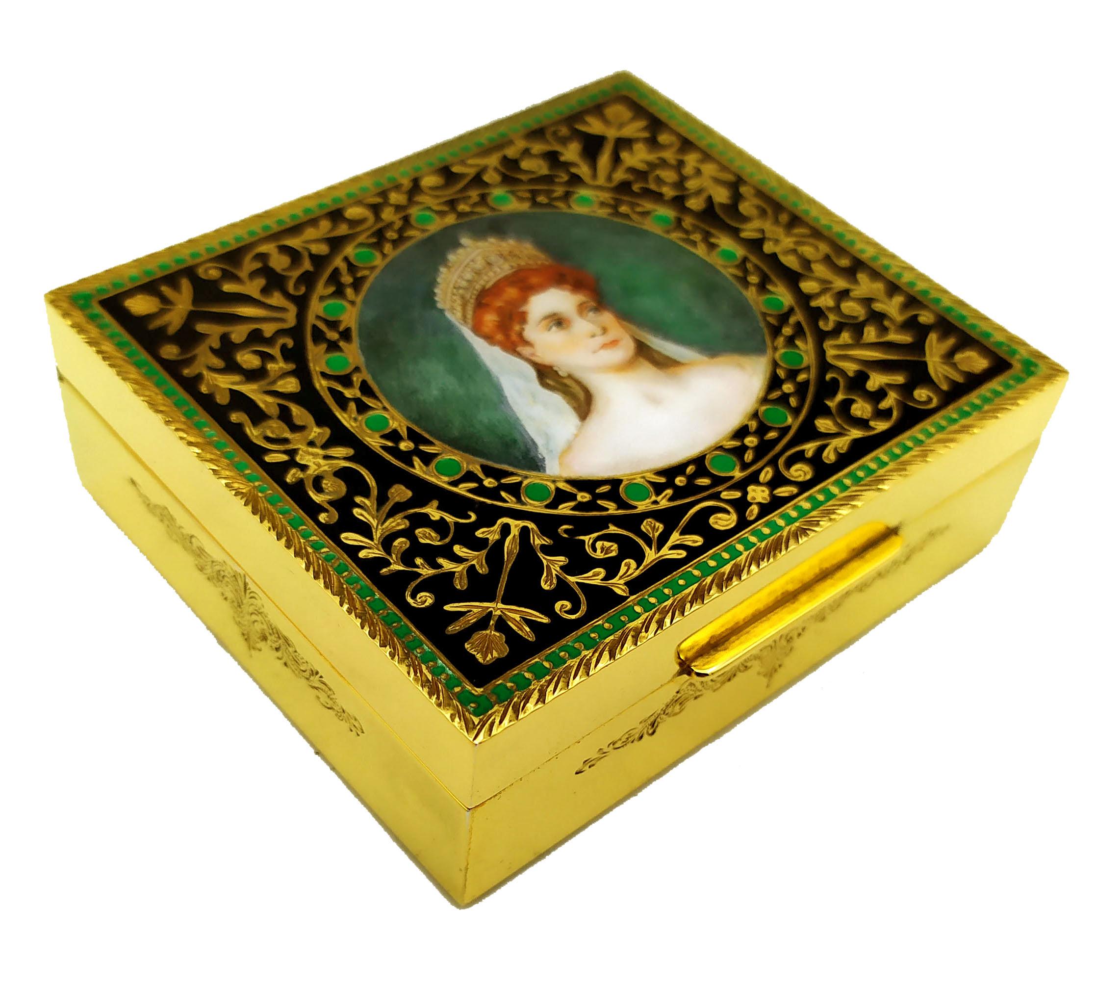 Snuff Box Silver is in 925/1000 sterling.
Snuff Box Silver has fired enamelled handmade portrait of Tsarina Alexandra Fedorovna Romanova by the painter Beatrice Mellana.
Snuff Box Silver has engraved and fire-enamelled ornaments by hand.
Snuff Box