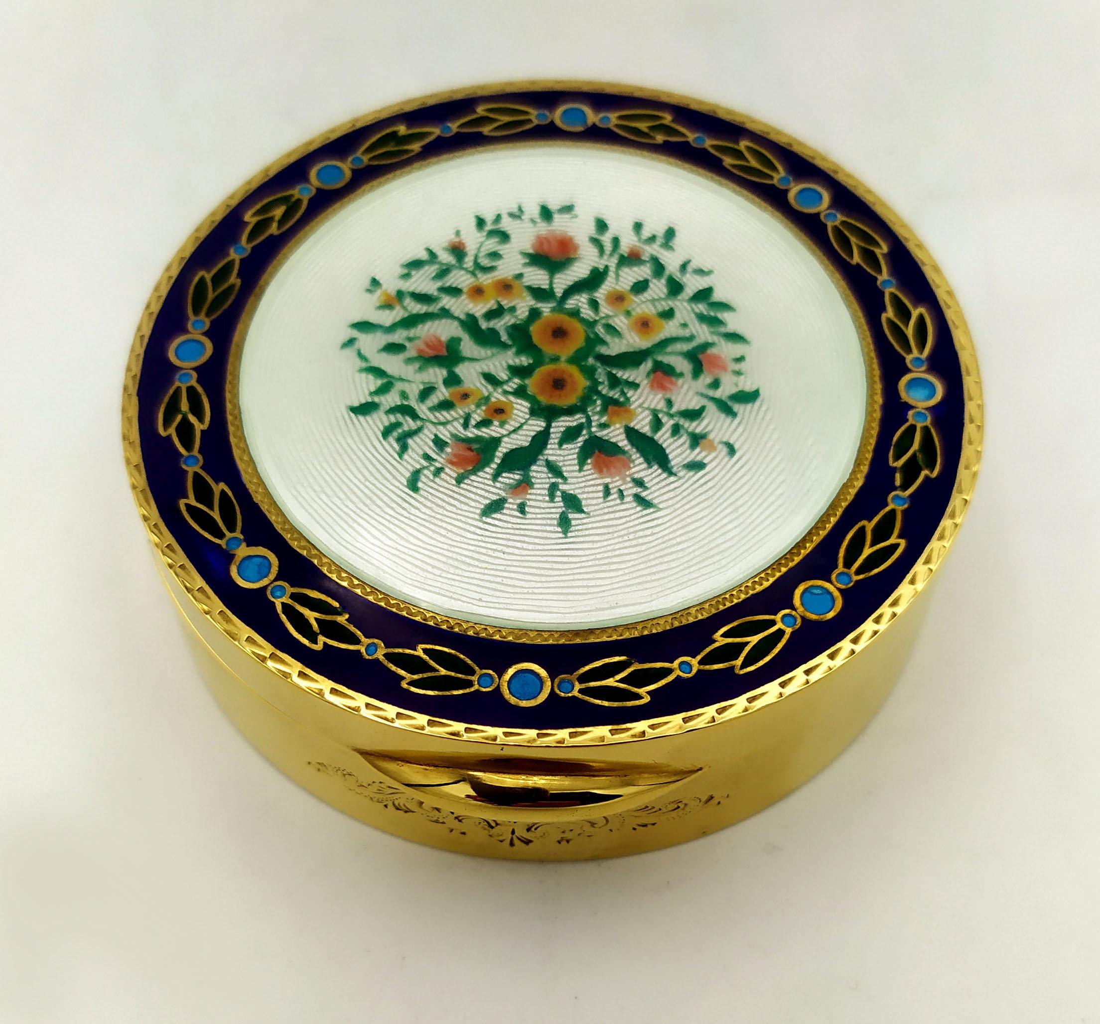Late 20th Century Snuff Box round   in Art Nouveau style Sterling Silver Salimbeni For Sale