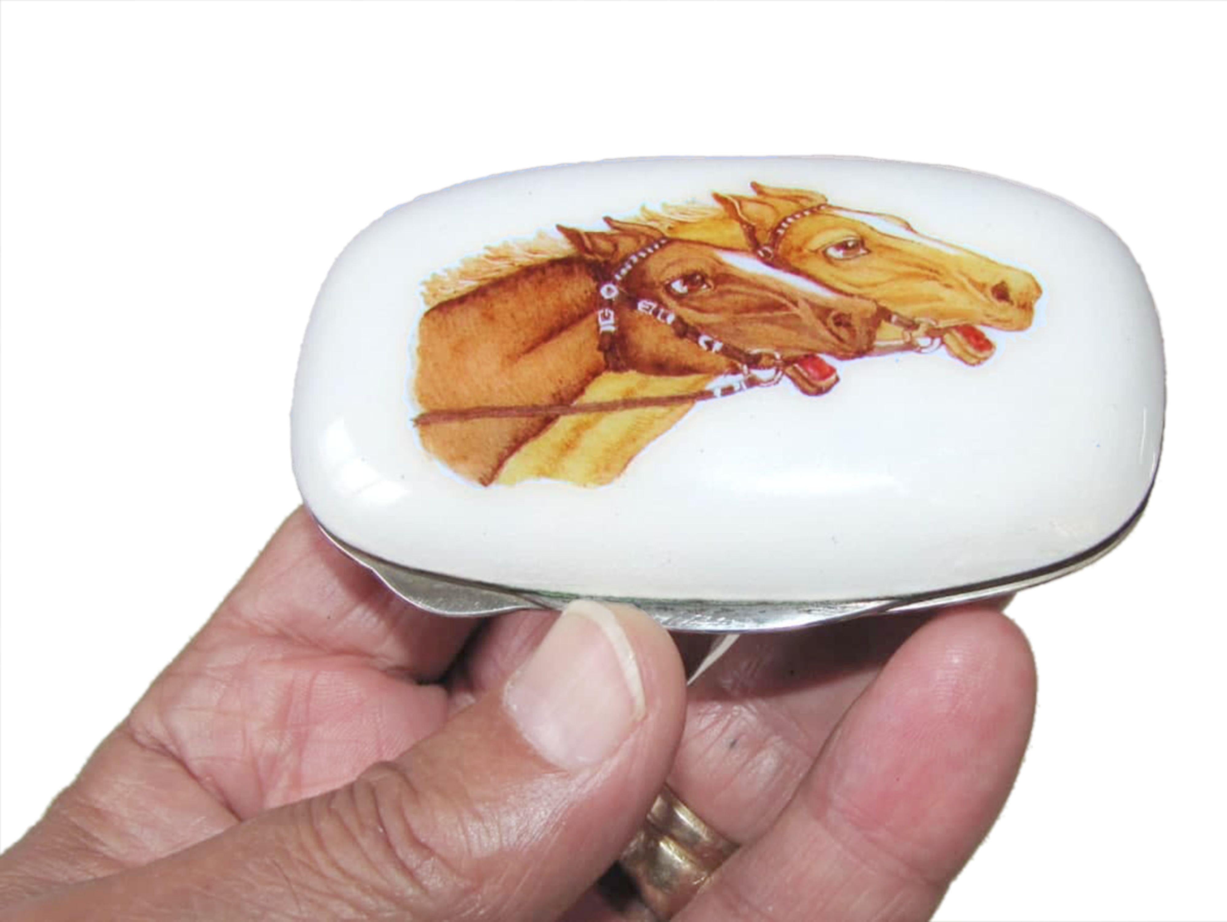 Snuff box “savonette” shape in 925/1000 sterling silver with fire enamel and hand painted miniature on white background depicting two heads of running horses . English “Art Nouveau” style of the early ‘900. Measure cm. 5 x 8 x 1,8. Weight gr. 114.