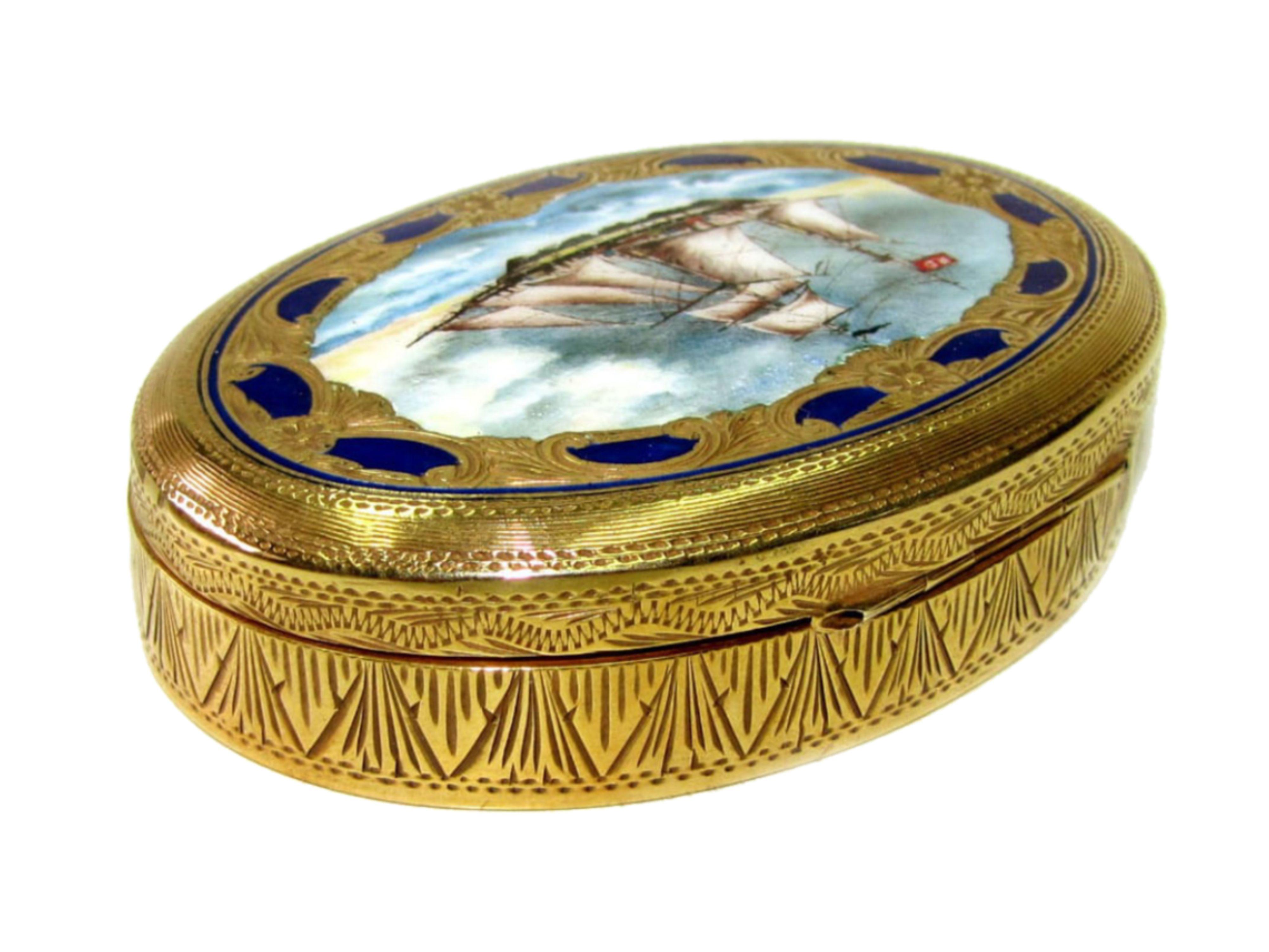 Snuff box in 925/1000 sterling silver gold plated with fine hand engravings also underneath and fire enamels with beautiful miniature sailboat enameled hand painted by painter Renato Dainelli. Baroque style oval shape. Size cm. 5,5 x 8,2 x 1,8