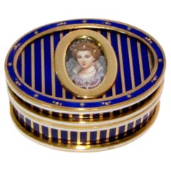 Snuff Box Sterling Silver, Paillons and Miniature Salimbeni