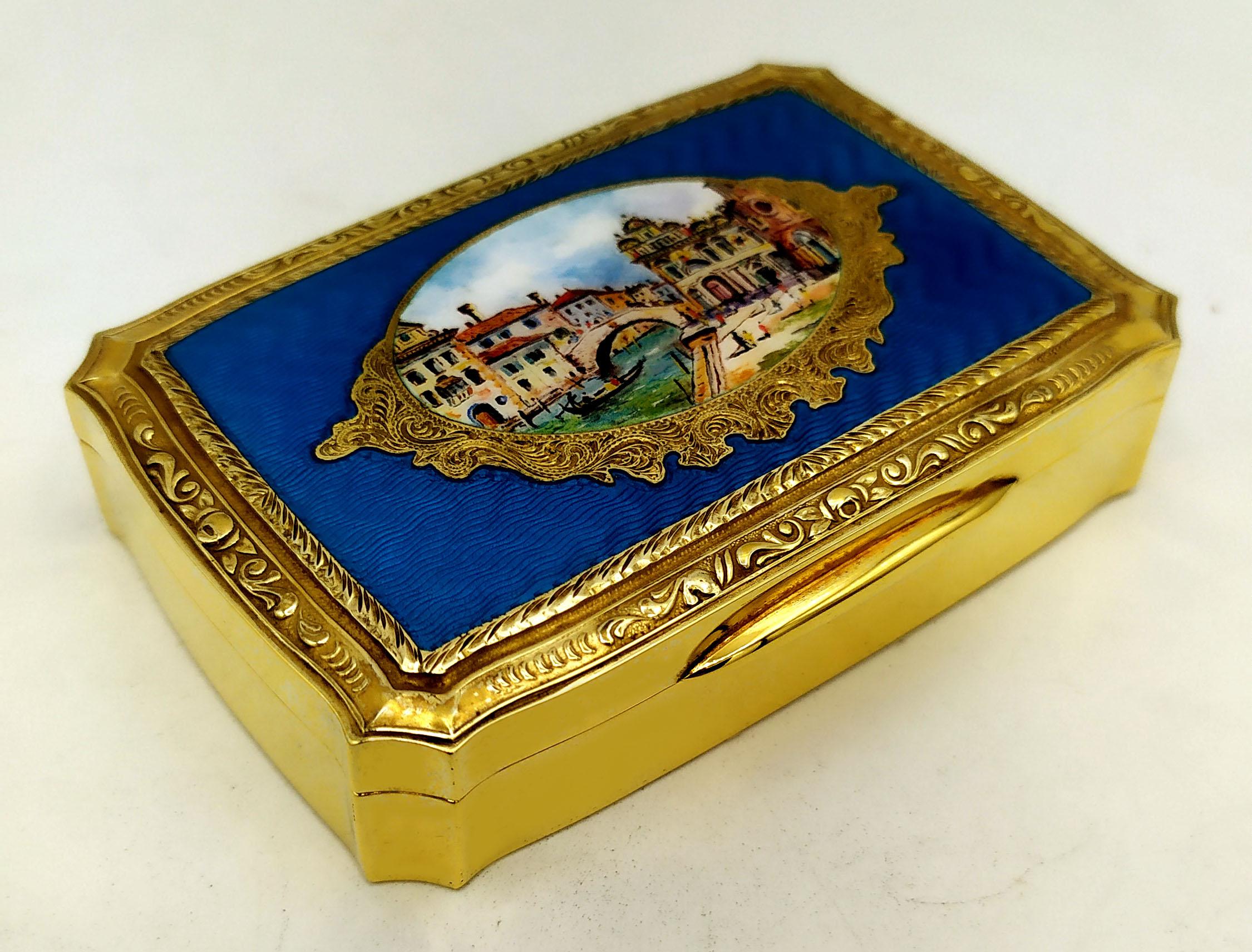 Snuff Box Snuff Box Venetian landscape is in 925/1000 sterling silver gold plated 24 carats..
Snuff Box Snuff Box Venetian landscape has translucent fired enamel on guilloche and miniature of a Venetian landscape hand-painted and fire-enamelled by