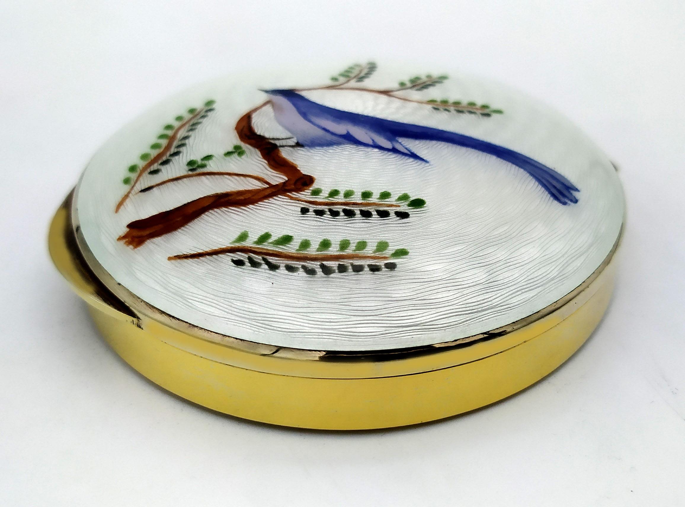 Hand-Carved Snuff Box White Fire Enamel with Miniature of Bird Salimbeni For Sale