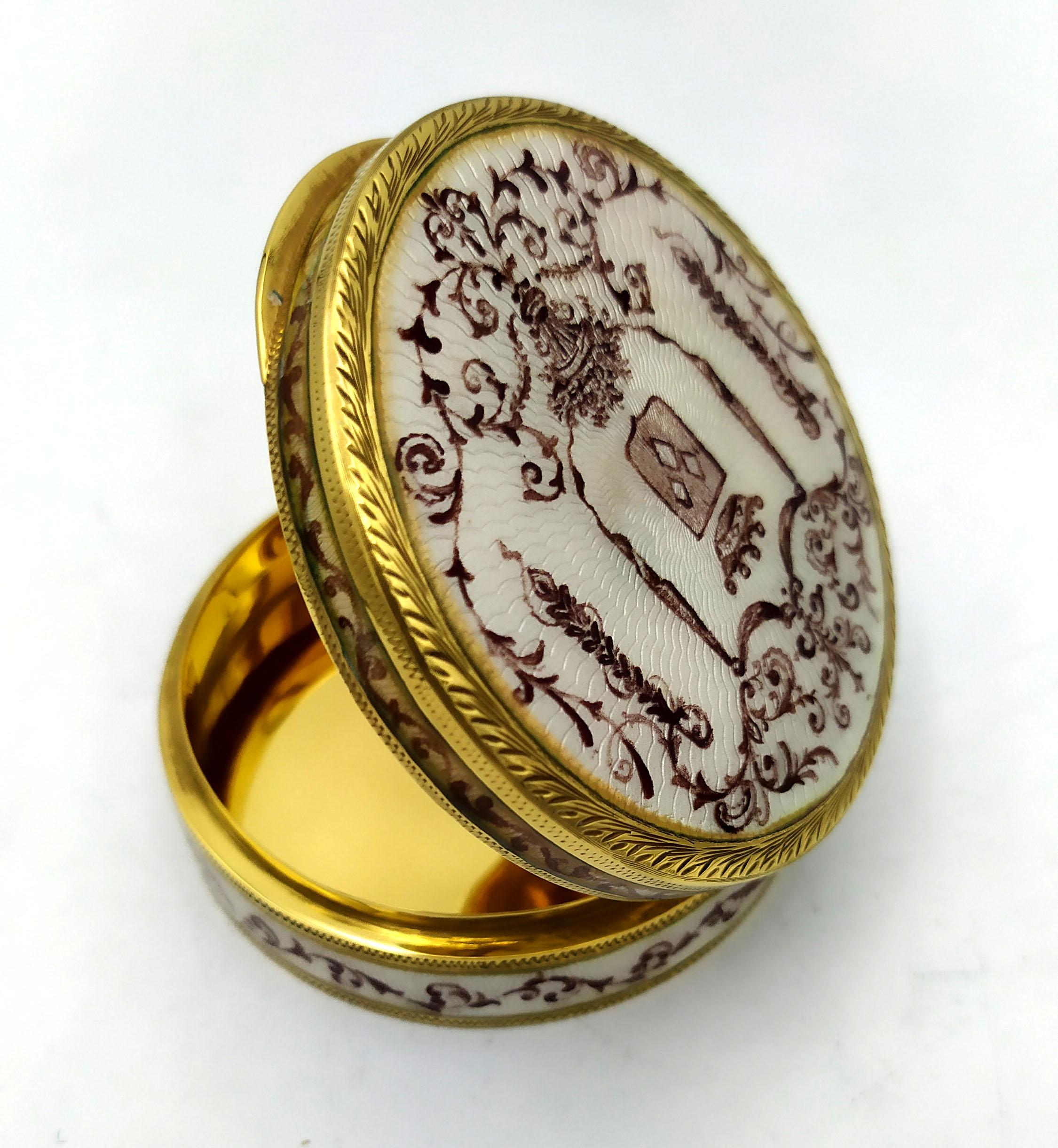 Hand-Carved Snuff Box White with noble coat of arms Baroque style Sterling Silver Salimbeni For Sale