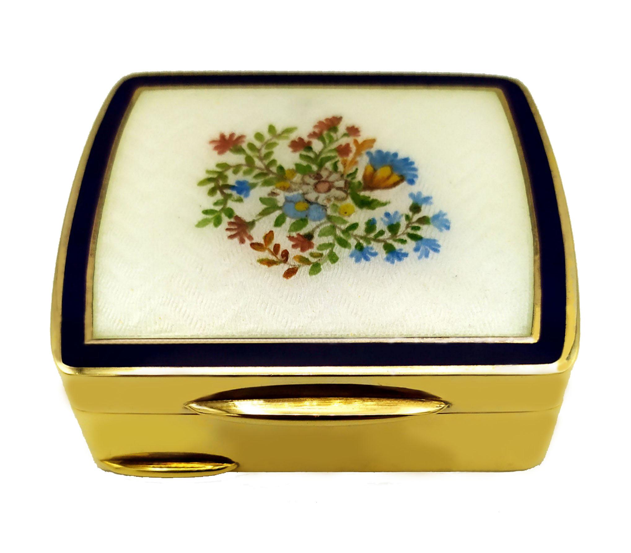  Rectangular table snuff box with 2 slightly rounded sides in 925/1000 sterling silver gold plated with translucent fired enamels on guillochè and hand-painted floral miniature; outer blue line. With lost hinge, i.e. semi-invisible. Art Nouveau