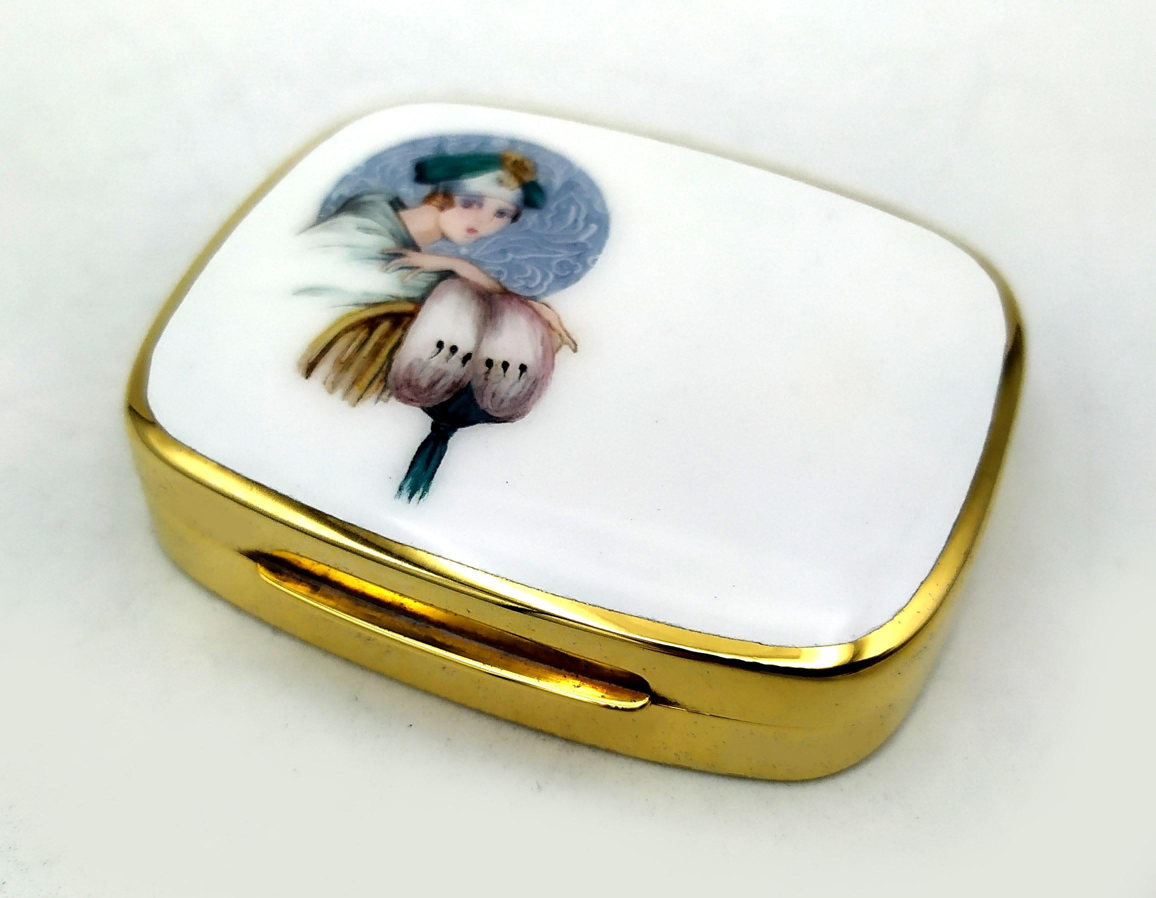 Italian Snuffbox female face wearing Art Nouveau style clothing Salimbeni For Sale
