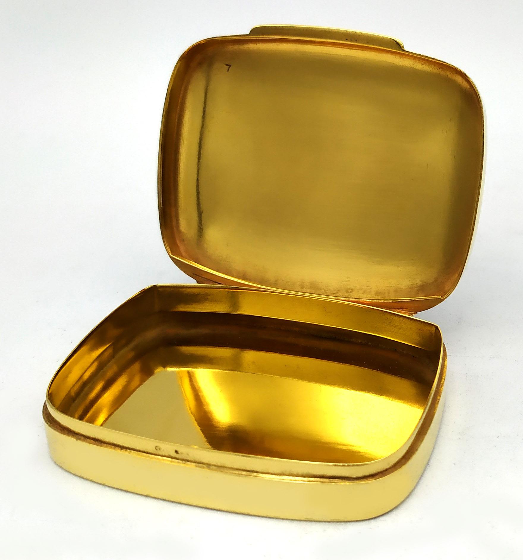Gold Snuffbox female face wearing Art Nouveau style clothing Salimbeni For Sale