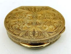 Snuffbox guilloche pattern and a hand-painted floral miniature Salimbeni