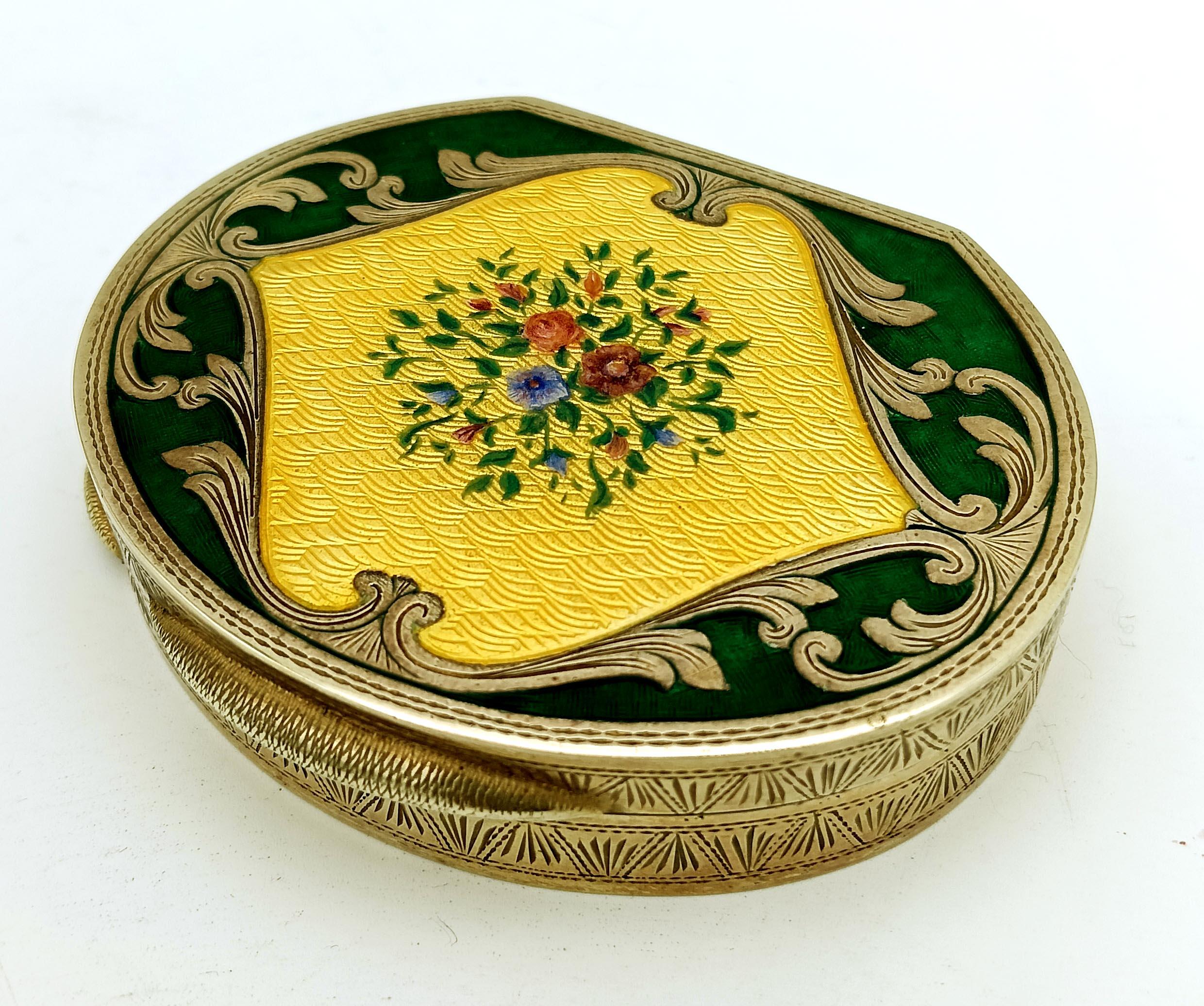 Art Nouveau Snuffbox guilloche pattern and a hand-painted floral miniature Salimbeni For Sale