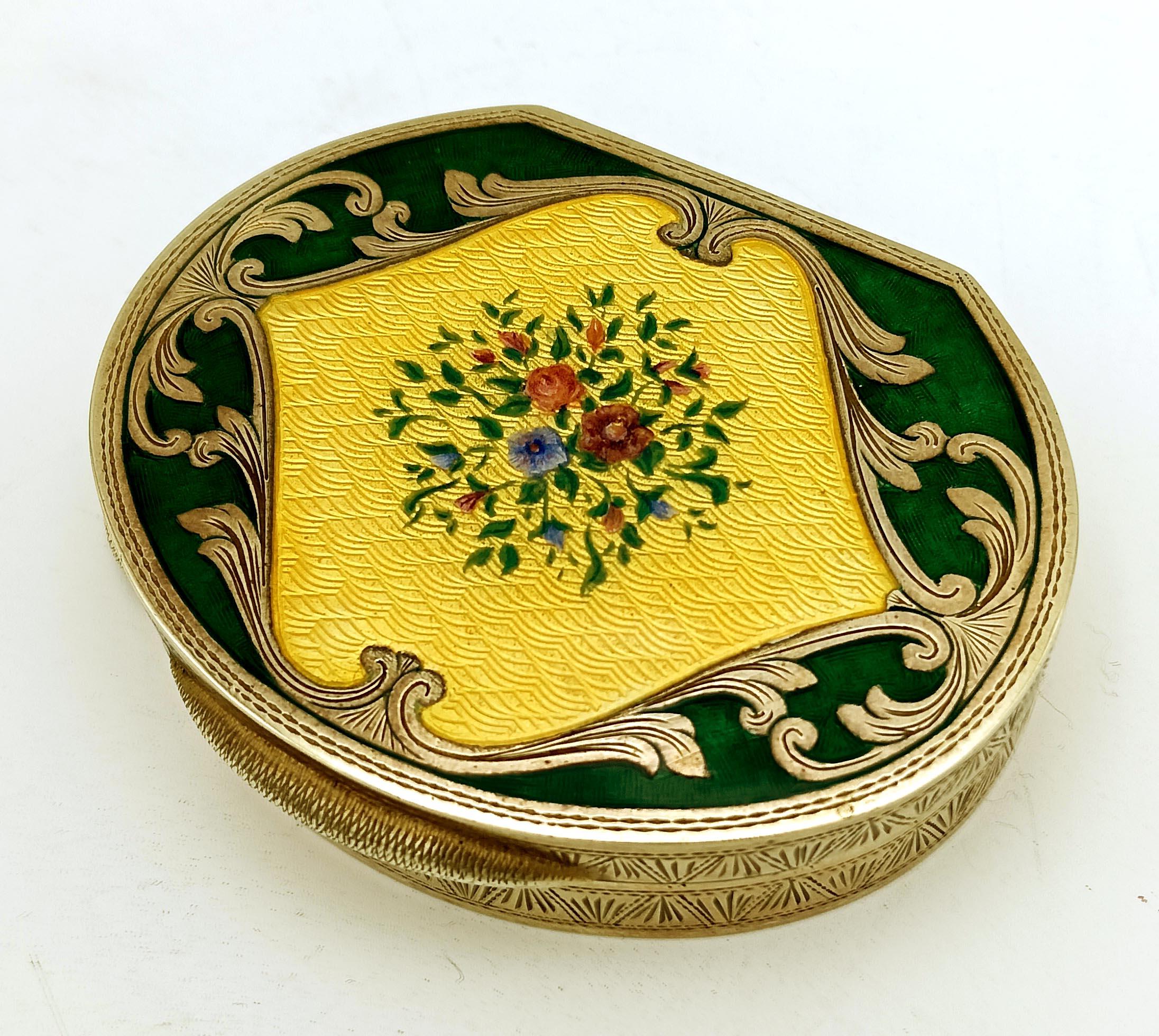 Italian Snuffbox guilloche pattern and a hand-painted floral miniature Salimbeni For Sale