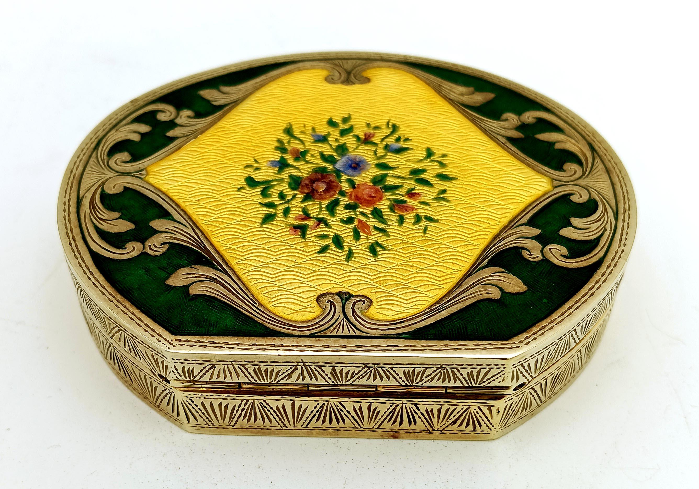 Late 20th Century Snuffbox guilloche pattern and a hand-painted floral miniature Salimbeni For Sale