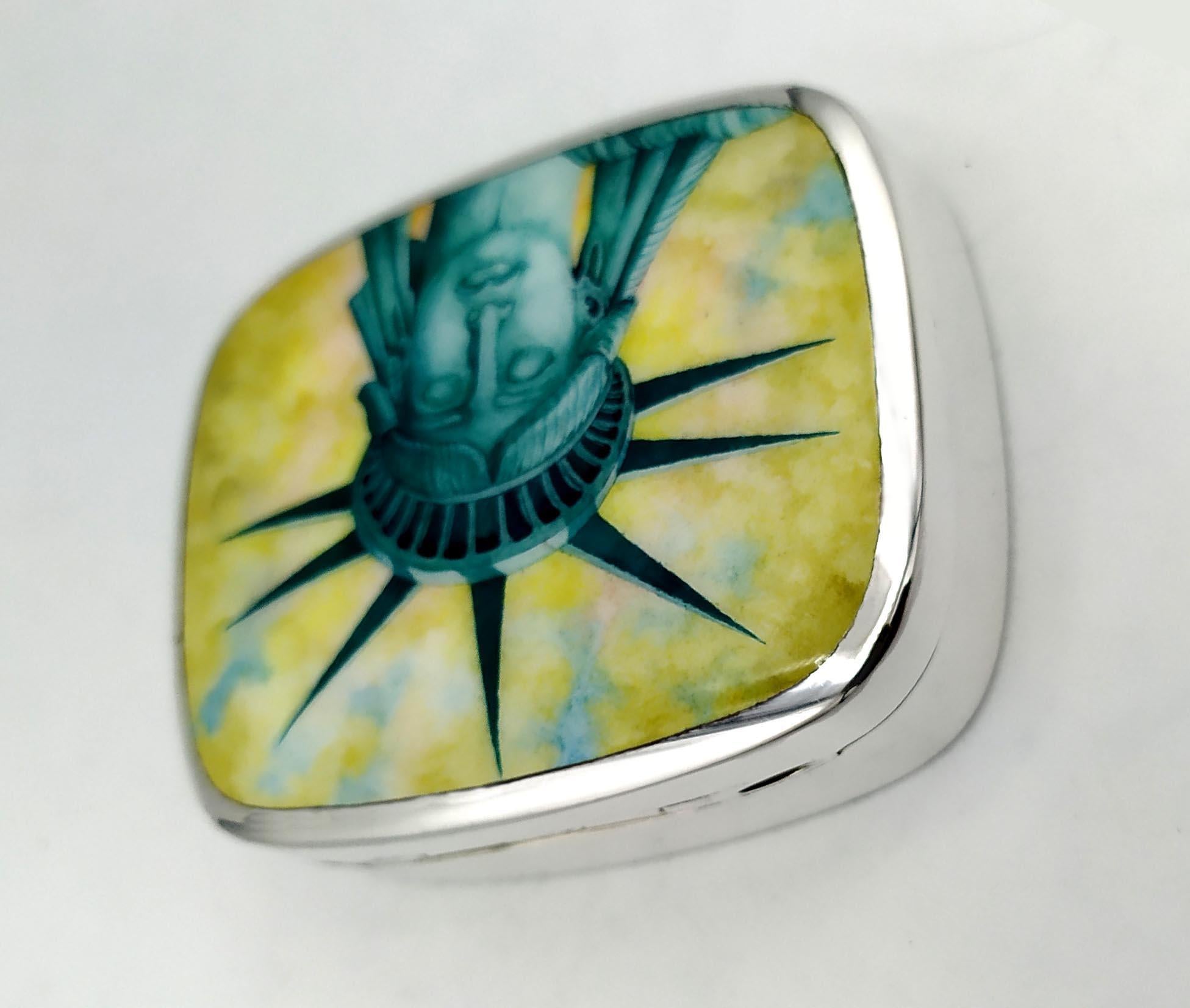 Art Deco Snuffbox Head of the Statue of Liberty in New York hand painted Sterling Silver  For Sale