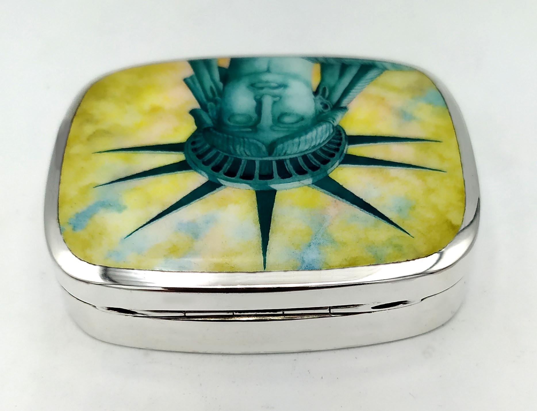 Italian Snuffbox Head of the Statue of Liberty in New York hand painted Sterling Silver  For Sale