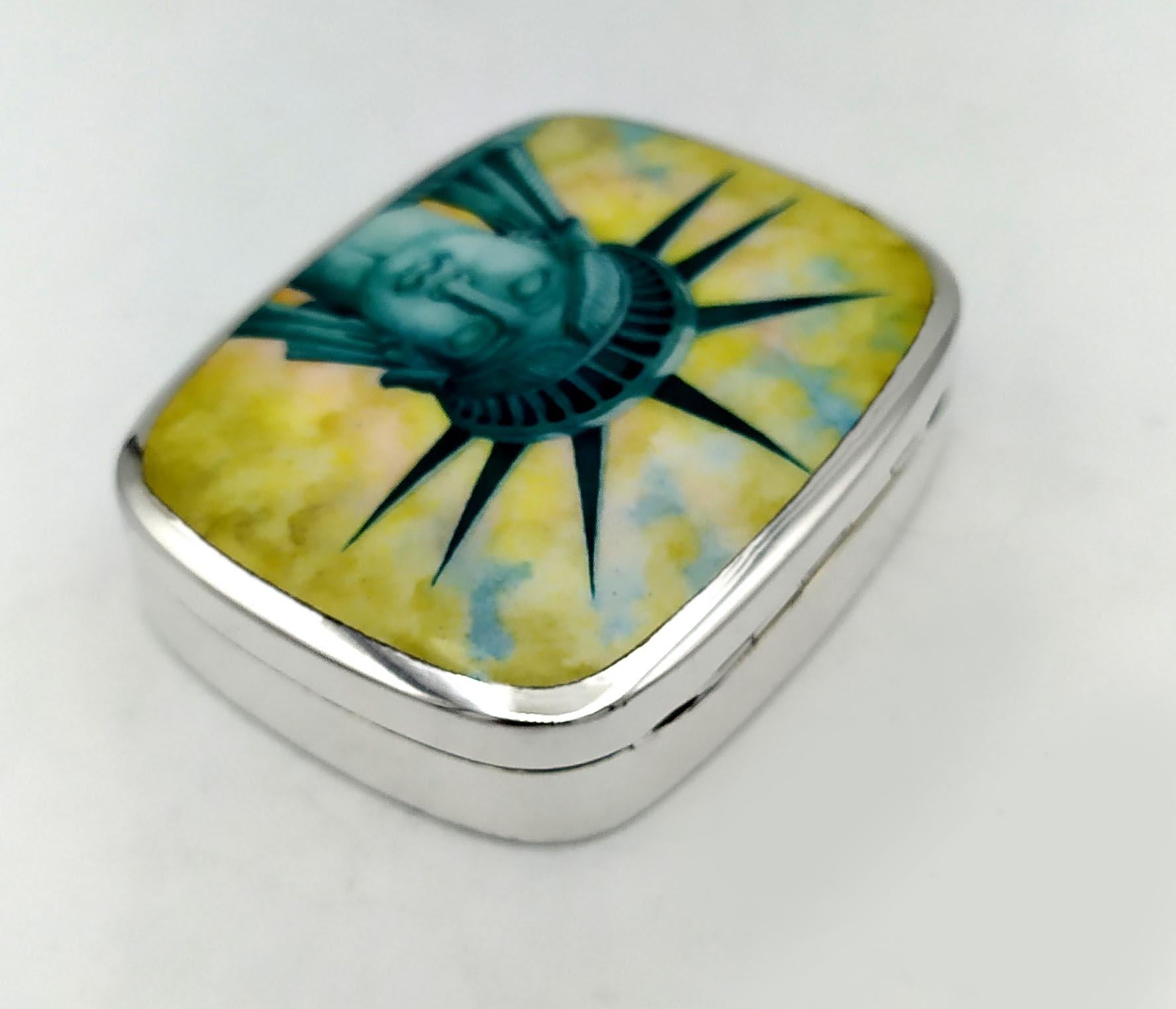 Snuffbox Head of the Statue of Liberty in New York hand painted Sterling Silver  In Excellent Condition For Sale In Firenze, FI
