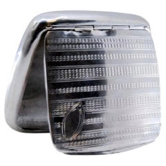 Snuffbox in guilloche silver on the lid 
interior w/ support for rolling papers