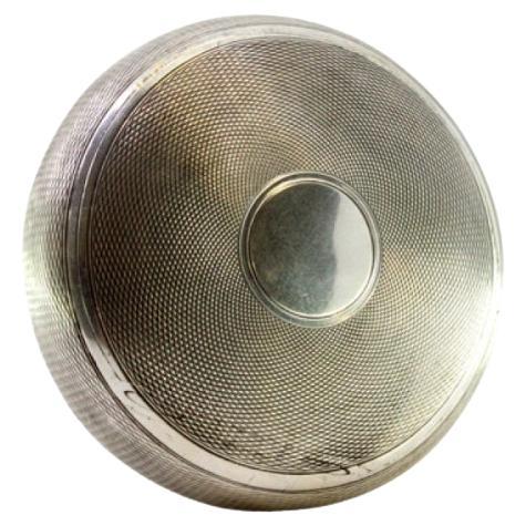 Snuffbox in guilloche silver w/ monogram plaque on the soap-shaped pressure lid