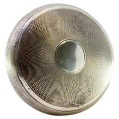 Snuffbox in guilloche silver w/ monogram plaque on the soap-shaped pressure lid