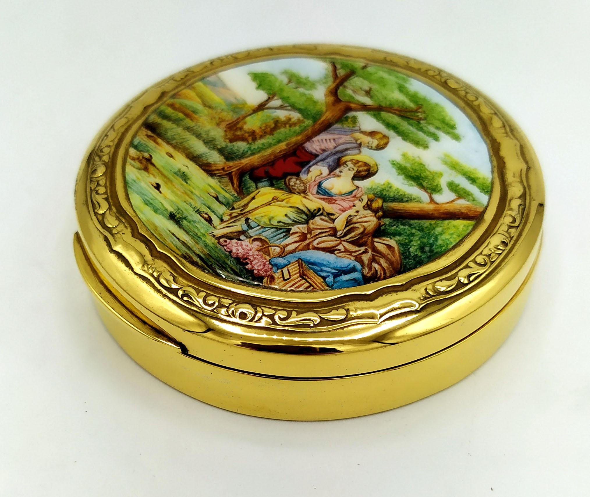 Round snuffbox in 925/1000 sterling Silver gold plated with hand-painted miniature pastoral image fired enamelled. 18th century French style. Diameter cm. 8 cm high. 1.8. Weight gr. 171. Designed by Franco Salimbeni in 1968 on inspiration from