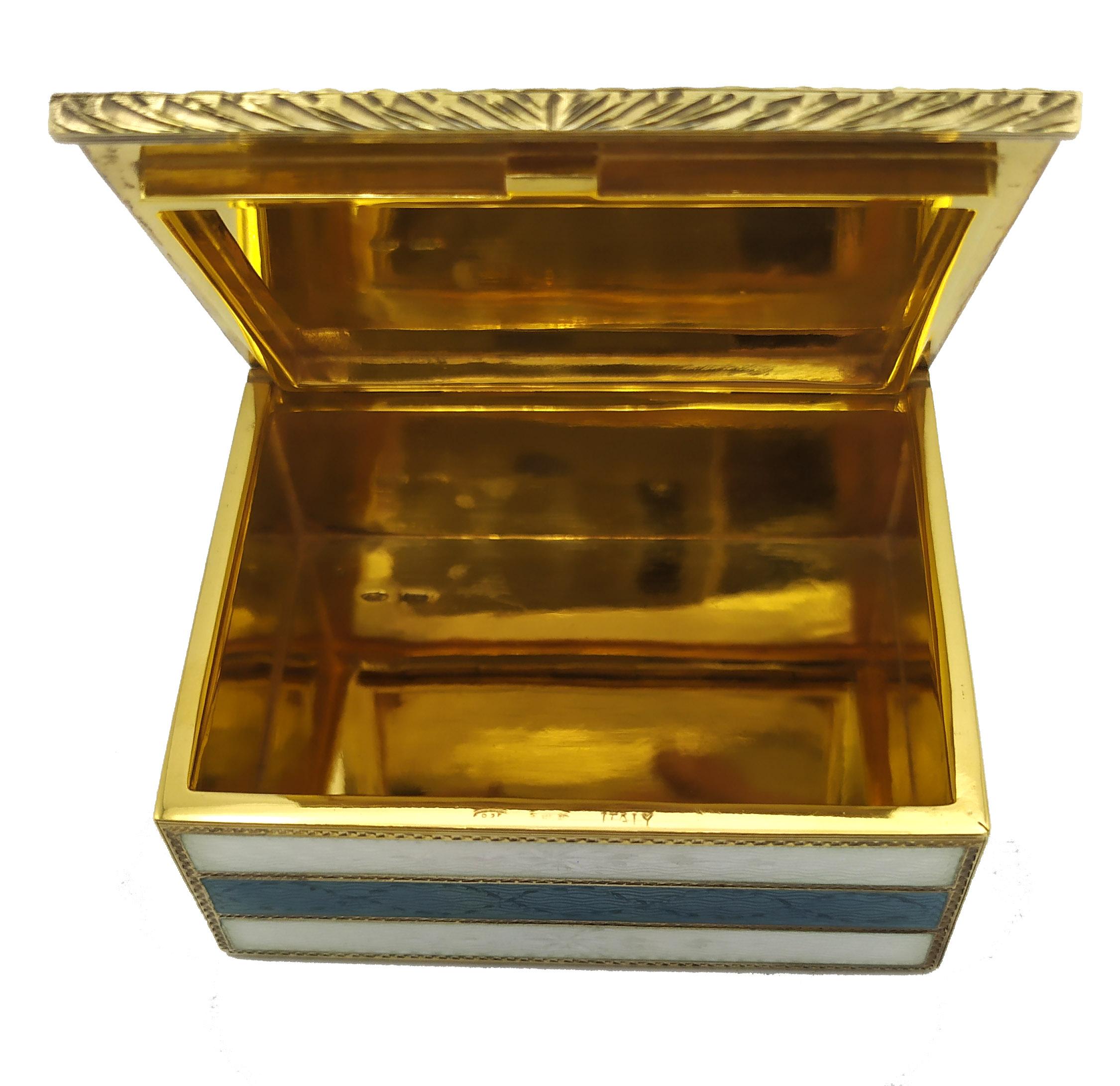 Rectangular snuffbox in 925/1000 sterling silver gold plated with two-tone translucent stripes fired enameled on guillochè and fine hand-engraved on all sides, French Empire Napoleon III style. Dimensions cm. 6 x 7.2 x 3. Designed by Franco