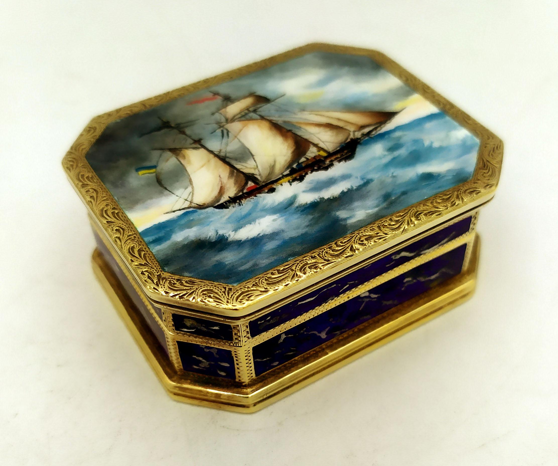 Octagonal snuff box in gilded 925/1000 silver with English Queen Anne style borders and sides with fired enamels painted like lapis lazuli stone. On the lid, a very fine fire-enamelled miniature hand-painted by the painter Renato Dainelli, depicting