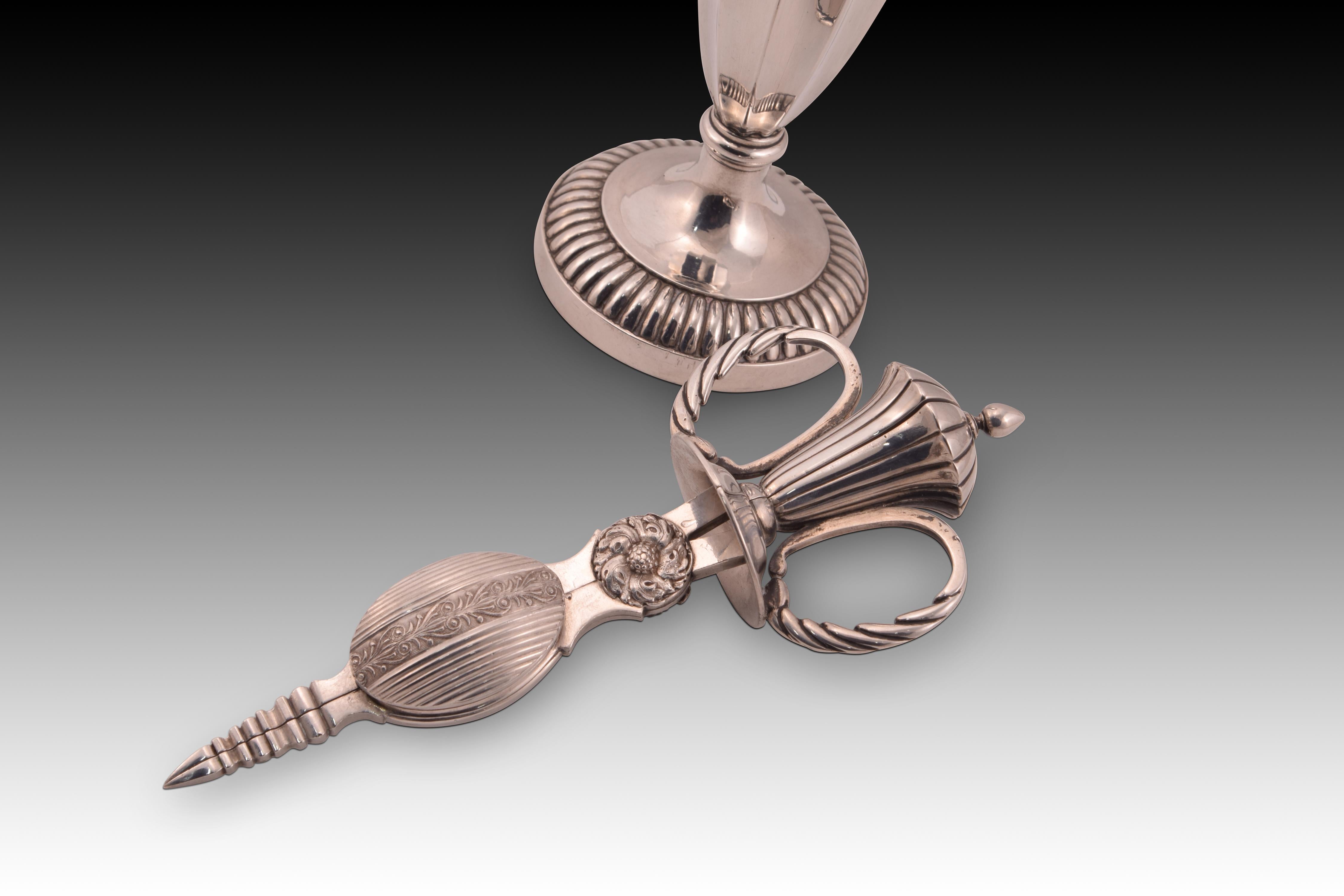 Snuffers avec couvercle. Argent. Real Fábrica de Platerías Martínez, Madrid, 1846. en vente 2