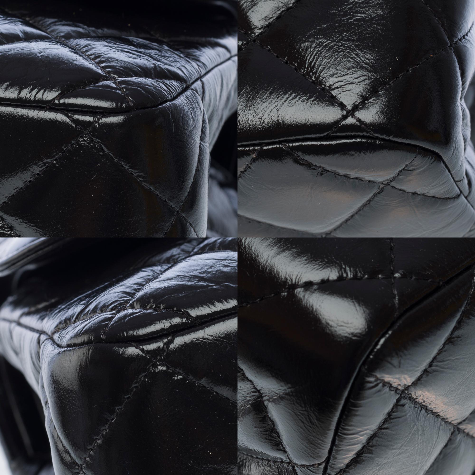 SO BLACK Sac à bandoulière à double rabat Timeless de Chanel en cuir glacé noir en vente 6