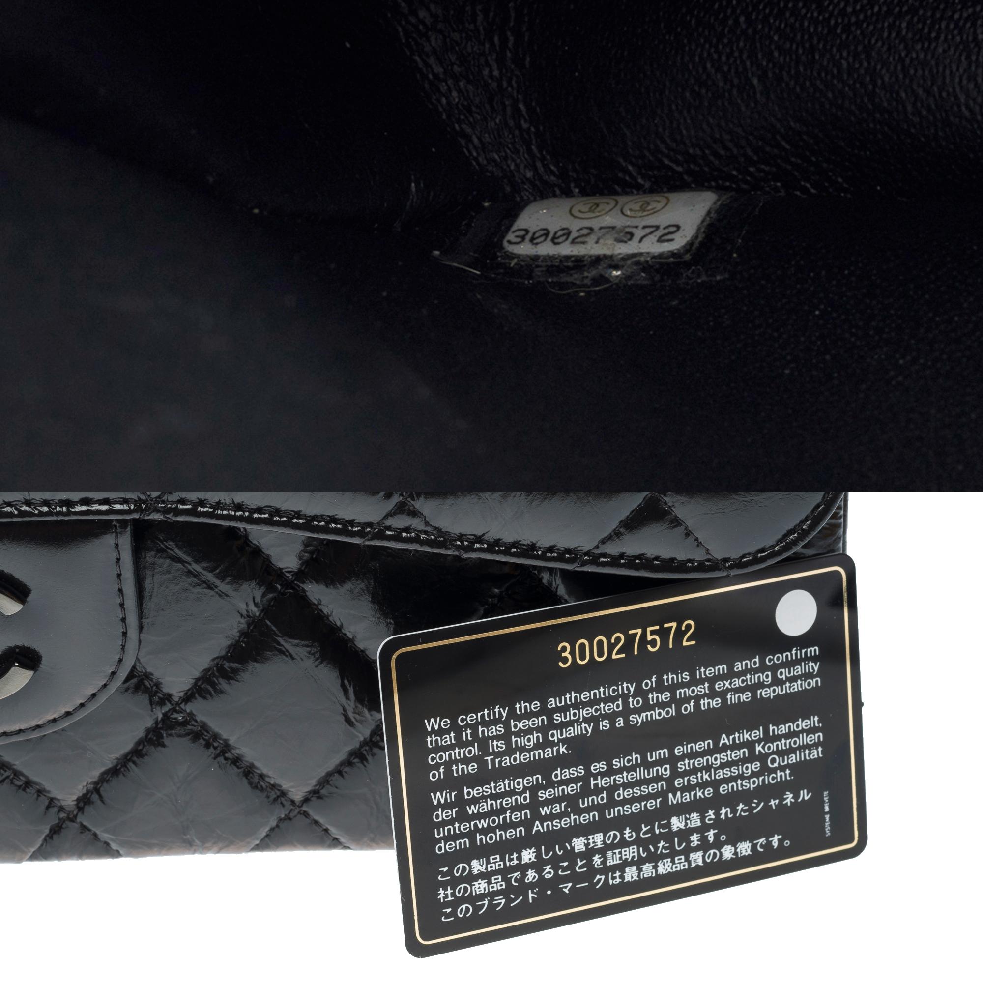 SO BLACK Sac à bandoulière à double rabat Timeless de Chanel en cuir glacé noir en vente 2